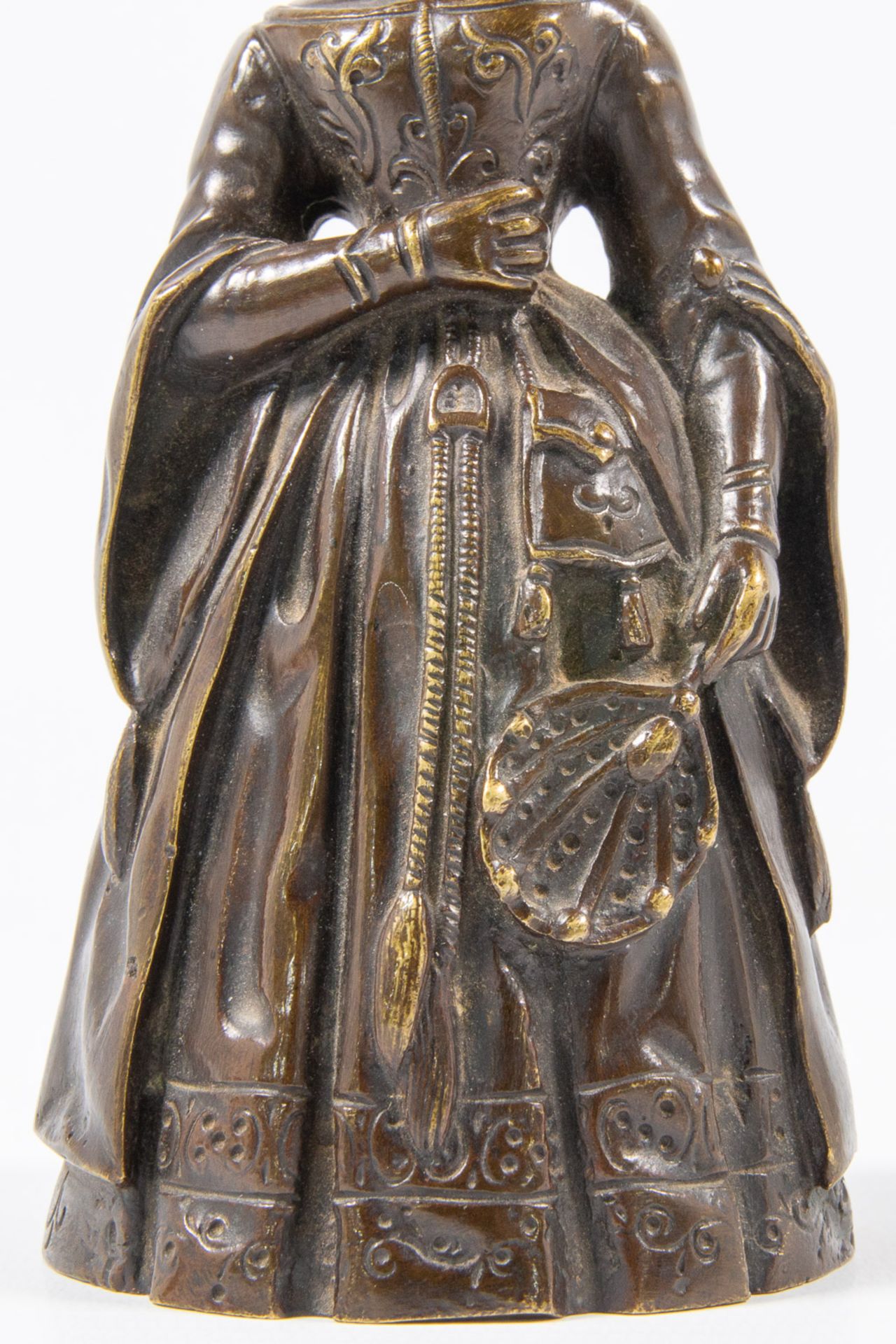A figural bronze table bell, displayed as a lady with robe. - Bild 21 aus 21