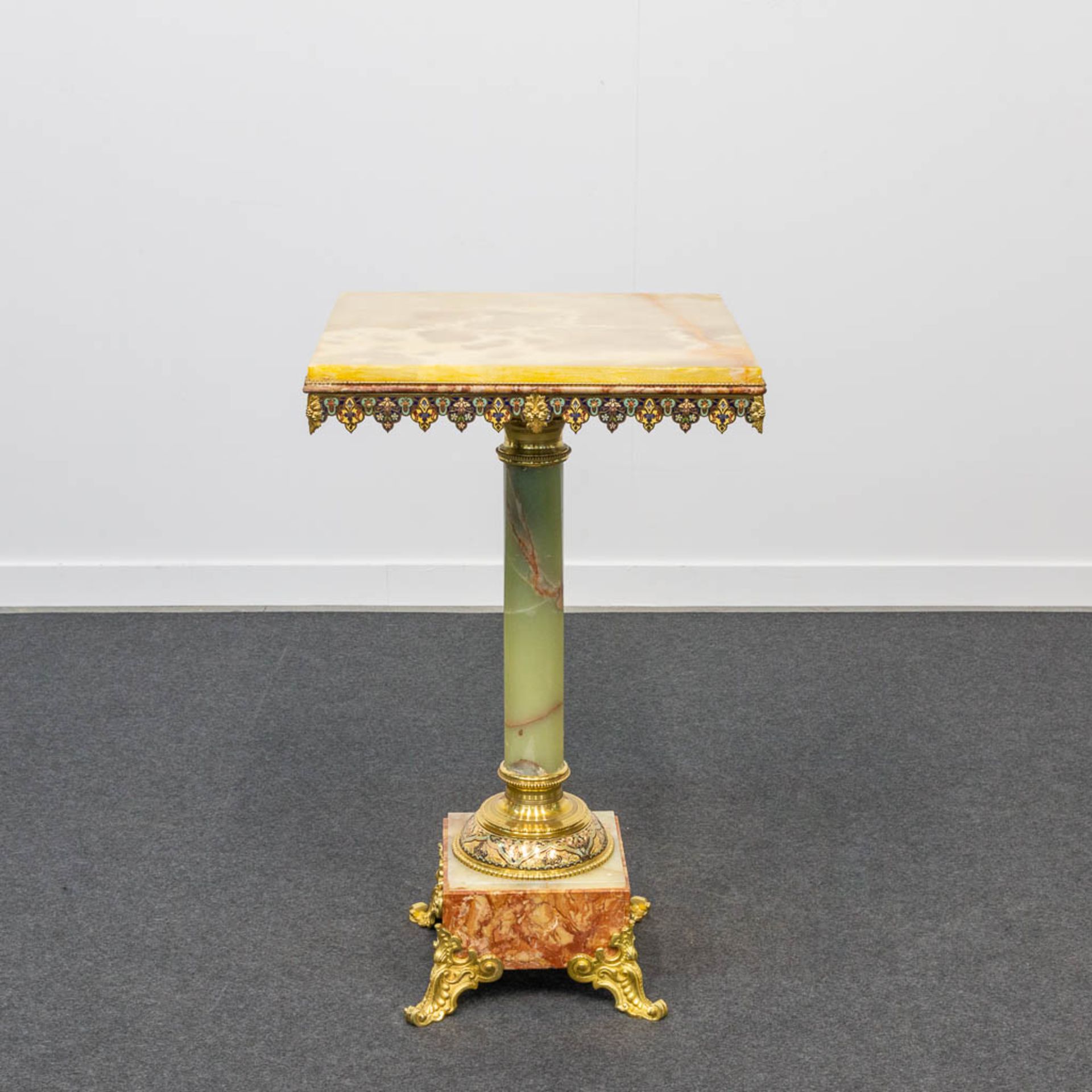 An exceptional side table made of onyx and marble, decorated with bronze and inlaid cloisonné - Bild 4 aus 14