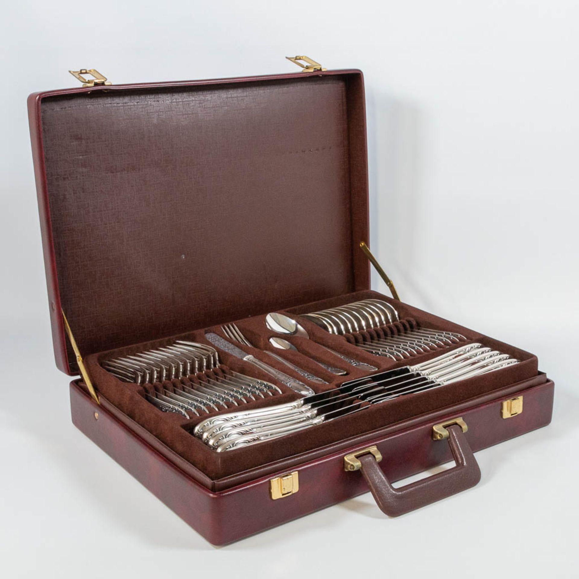 A silver-plated new cuttlery set, made by Solingen in Germany. Marked Jager 100. - Bild 10 aus 14