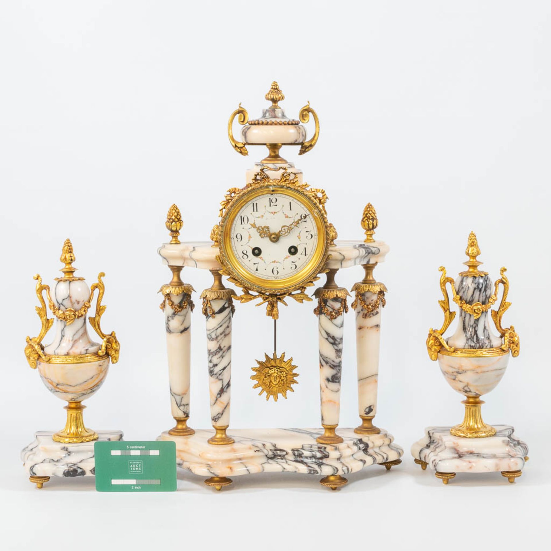 A louis XVI style 3-piece garniture clock with bronze mounted marble column clock, and 2 side pieces - Bild 2 aus 13