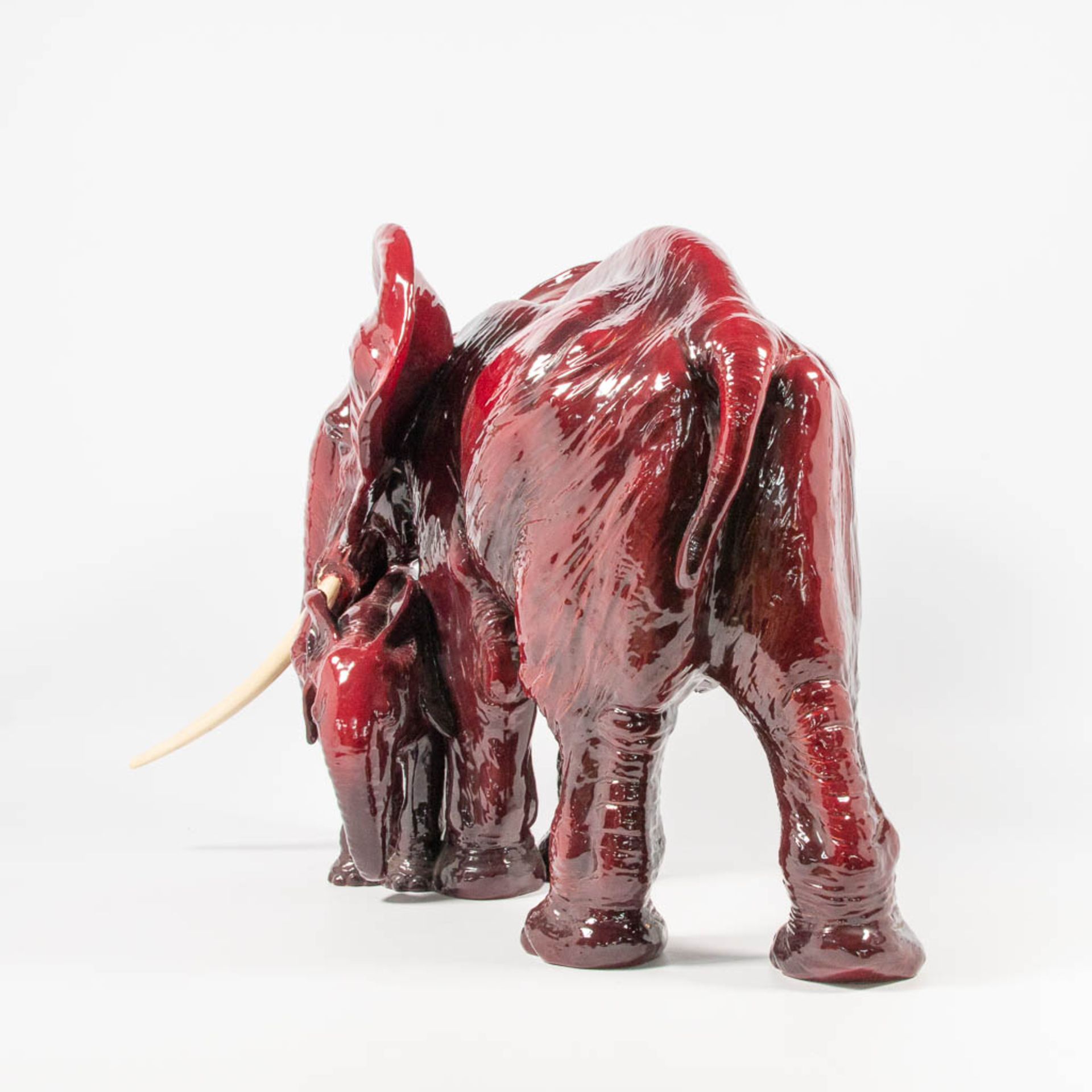 Guido CACCIAPUOTI (1892-1953) An elephant with calf made of red glazed ceramics - Image 12 of 25