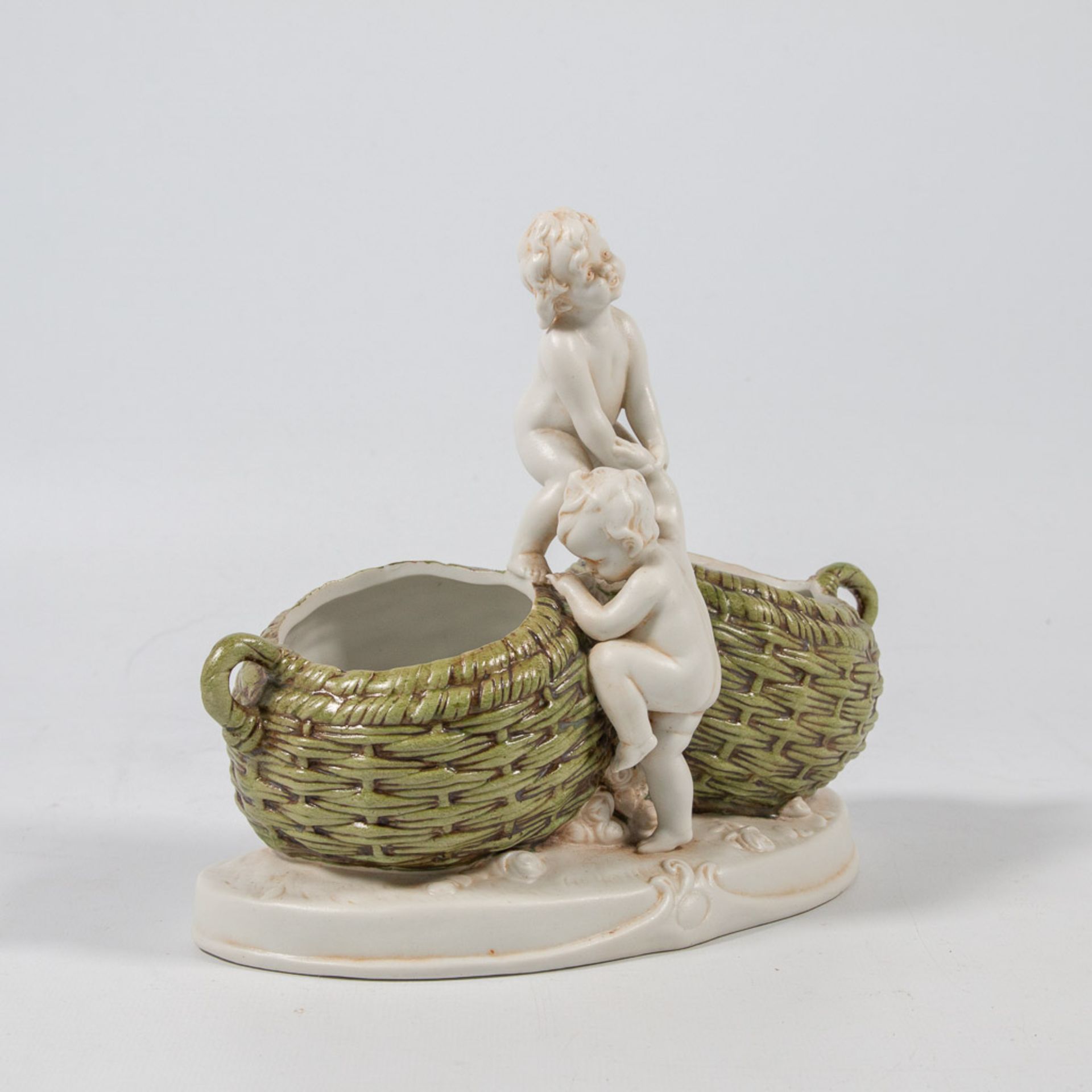 Hertwig and Co, Katzhutte, porcelain group of 2 putti - Bild 2 aus 24