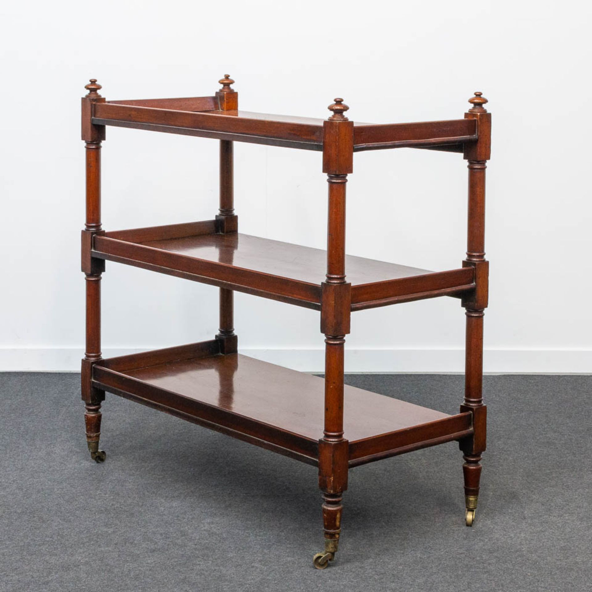 An Antique Mahogany Three-tier Etagère. - Image 7 of 17