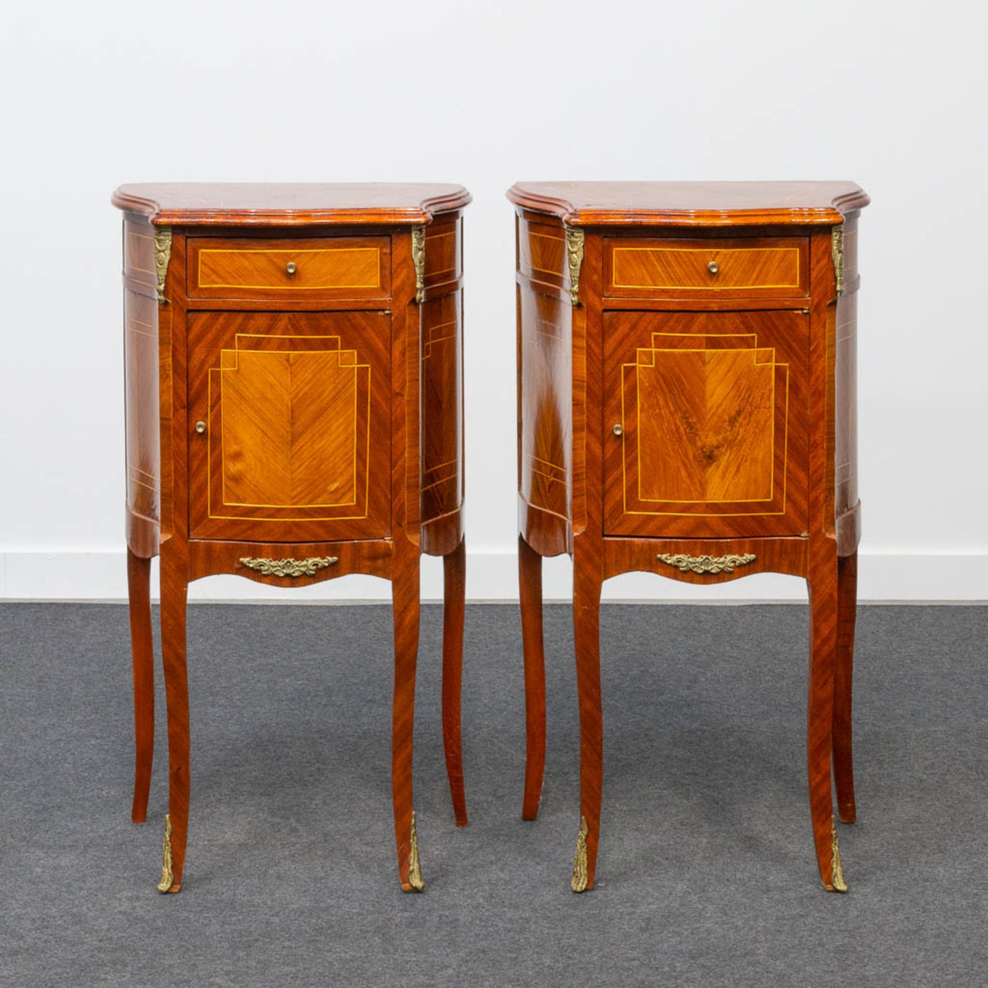 A pair of bronze mounted nightstands, inlaid with marquetry. Second half of the 20th century.