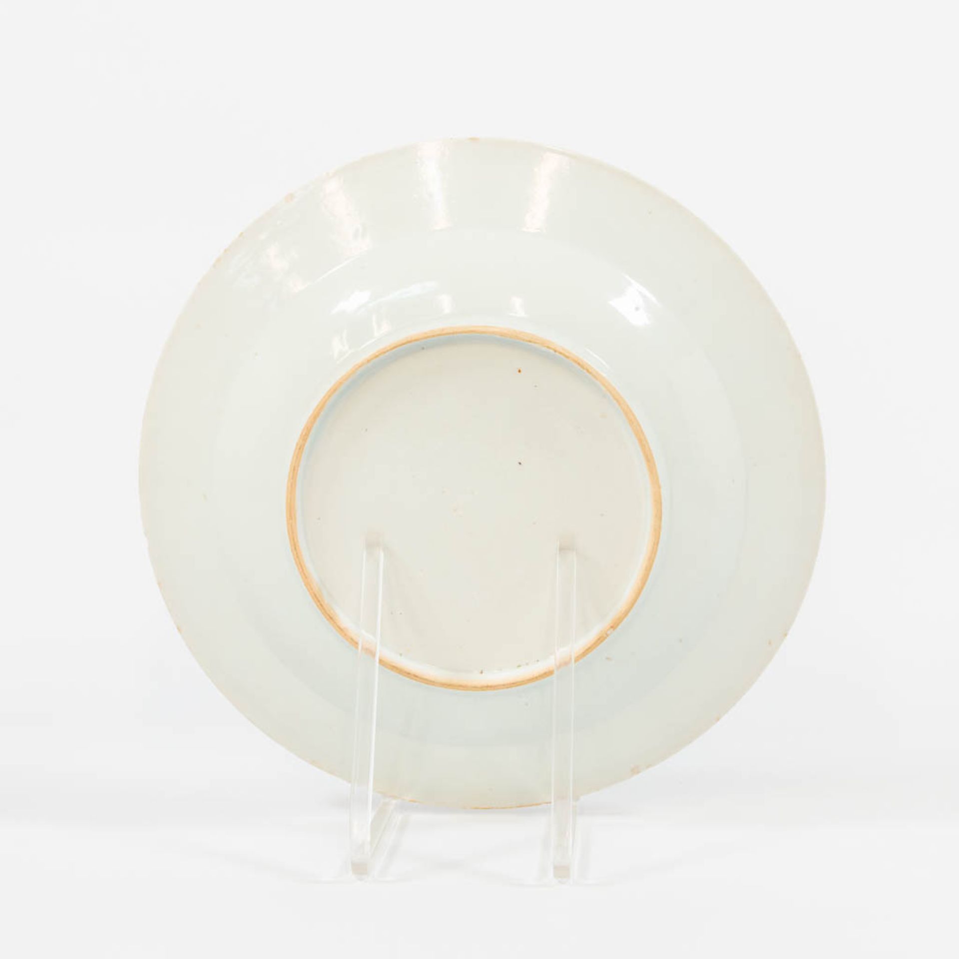 A collection of 6 display plates, famille rose. - Image 8 of 28