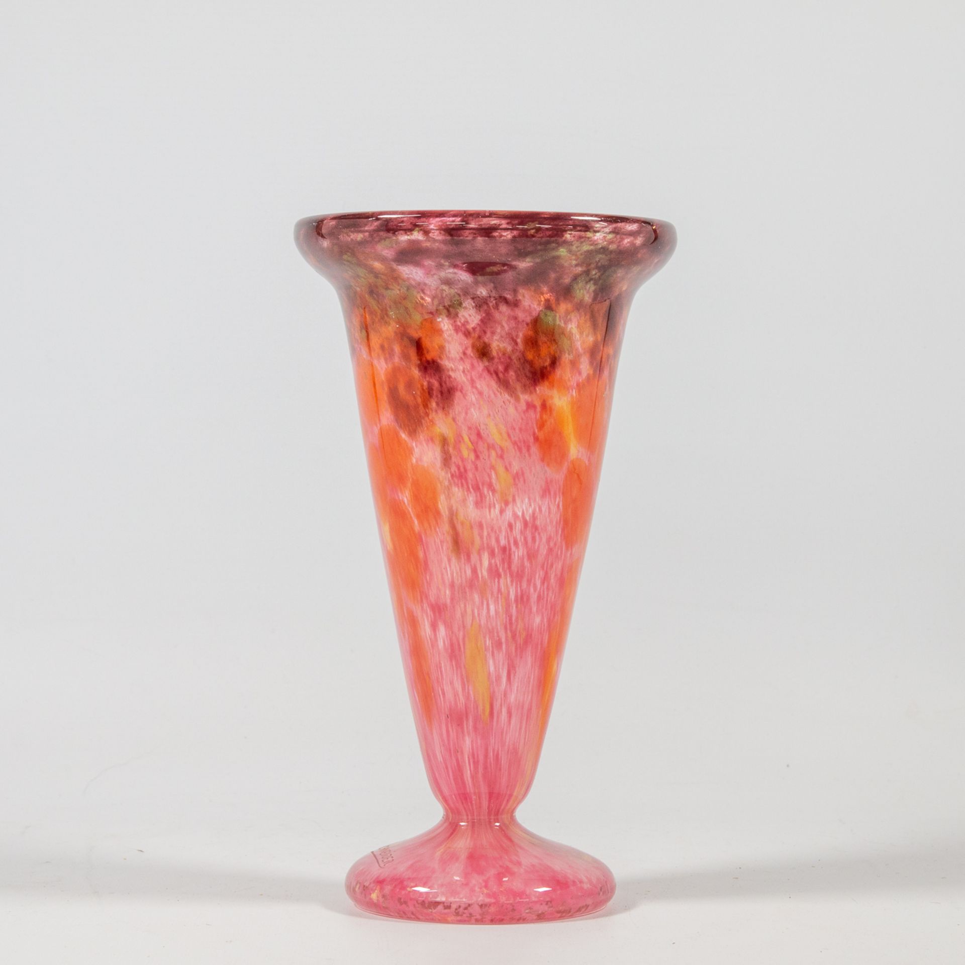 A Schneider Vase, 'pâte de verre or glass paste' vase of glass. Marked on base. - Image 5 of 16