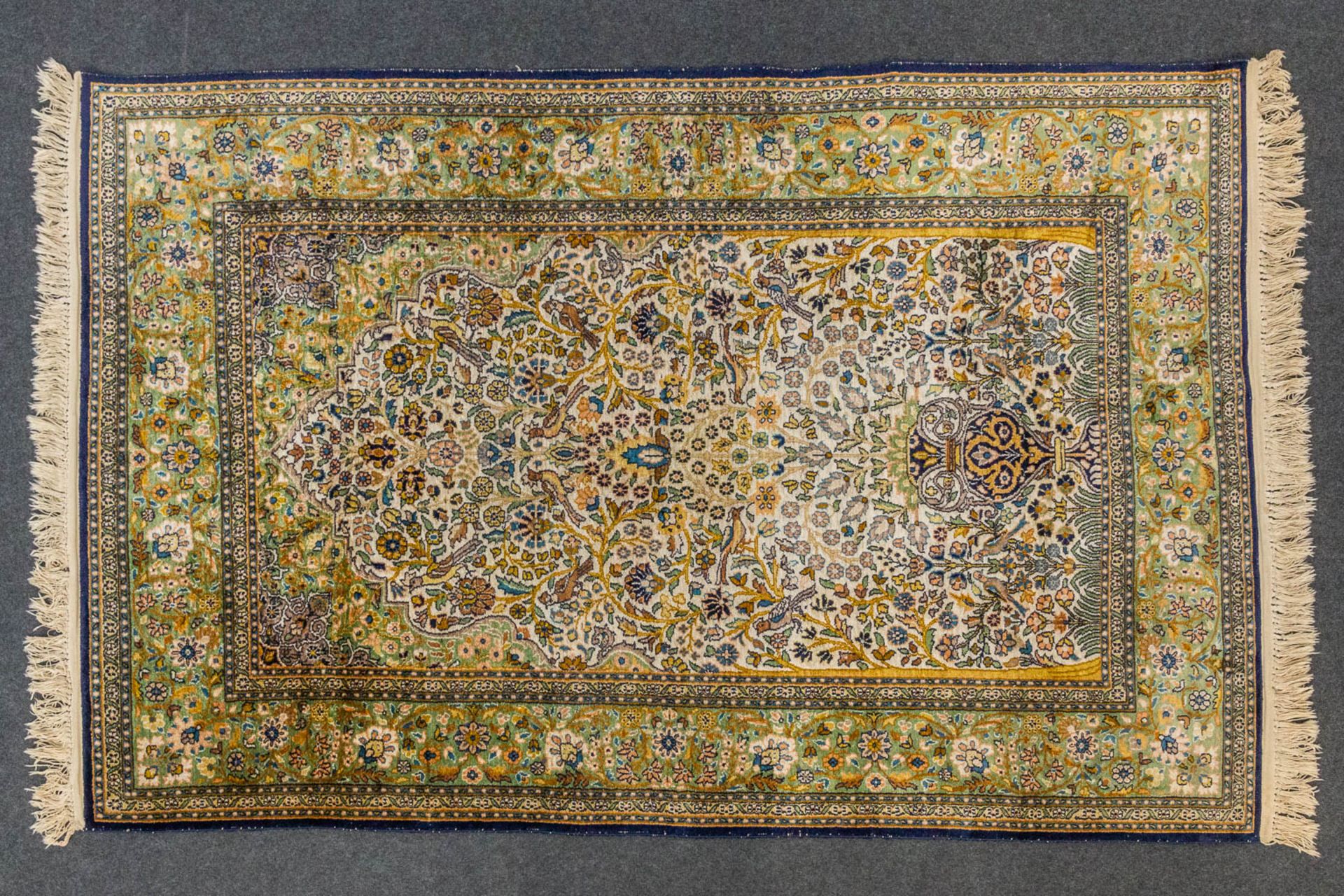 An Oriental, hand-made carpet, 'Isfahan' 181 x 124 - Image 4 of 7