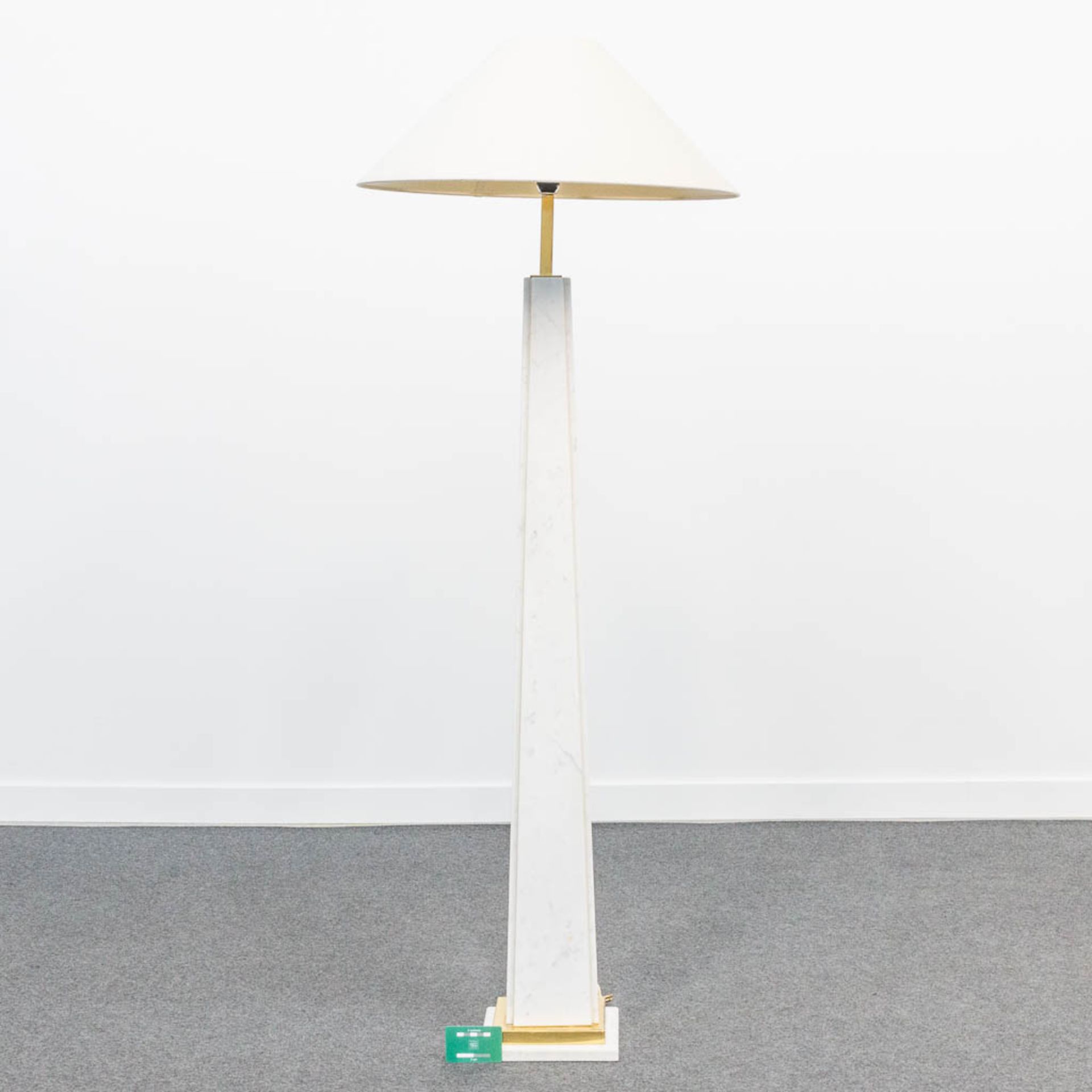 A standing lamp made of White carrara marble, combined with brass. 1960's. - Image 4 of 13