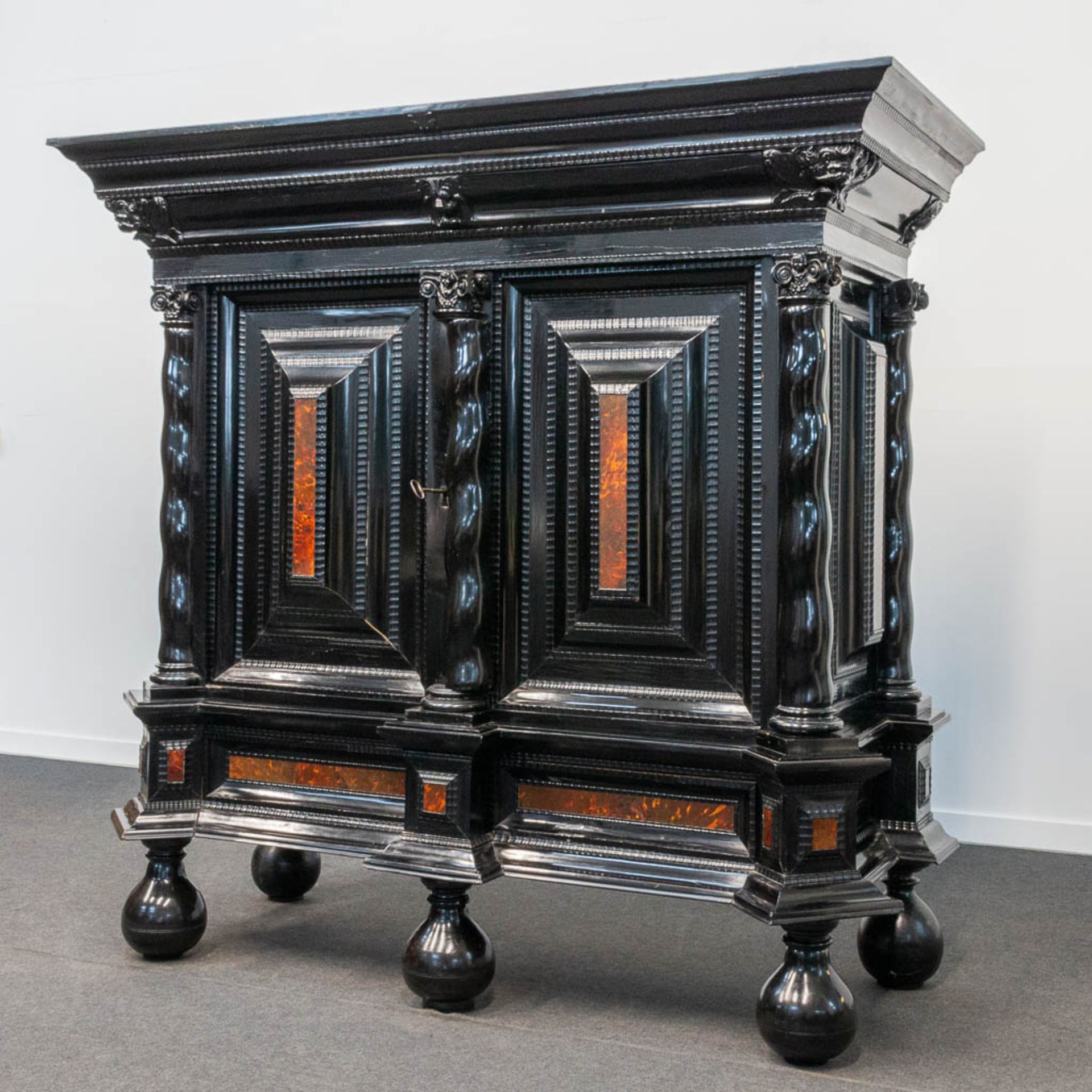 An exceptional Dutch pillow cabinet, ebony veneer, inlaid with tortoiseshell. The second half of the - Image 5 of 10