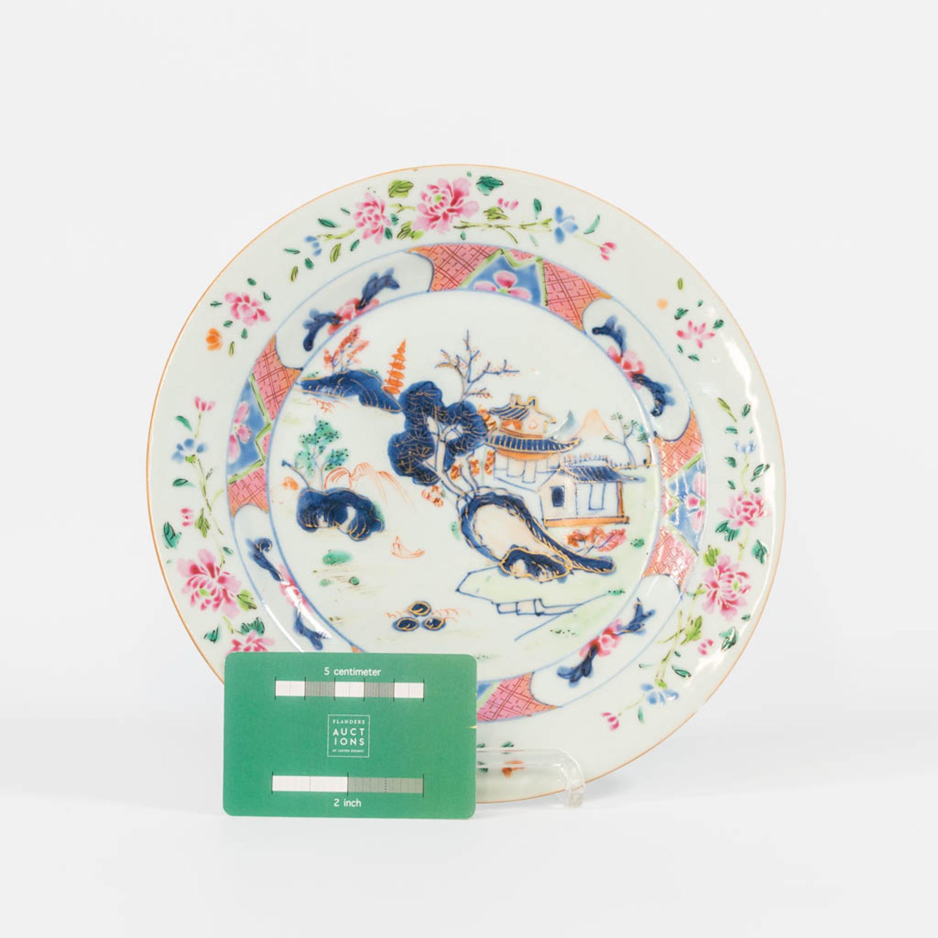 A collection of 6 display plates, famille rose. - Image 28 of 28