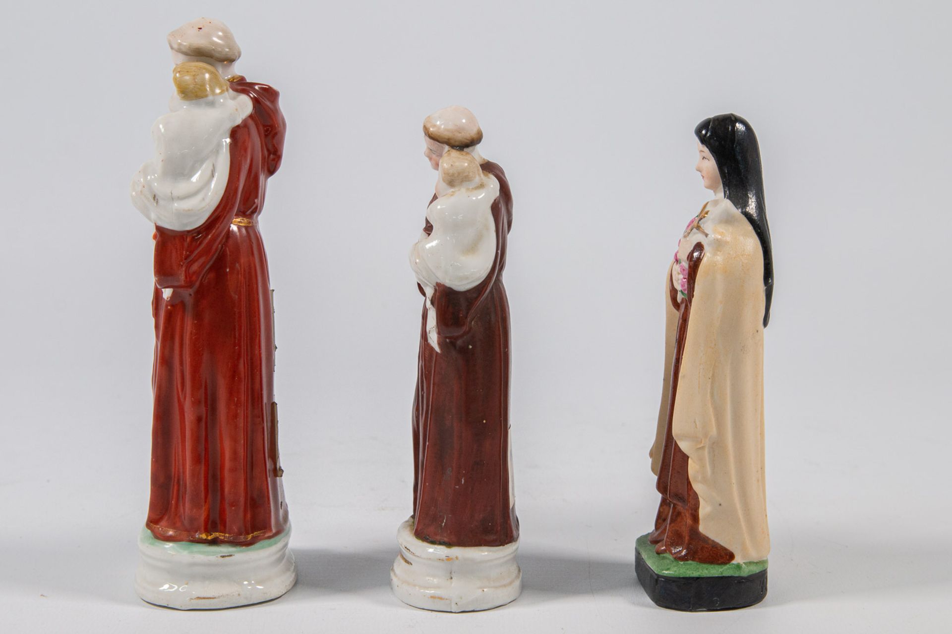 A collection of 11 bisque porcelain holy statues, Mary, Joseph, and Madonna. - Image 30 of 49