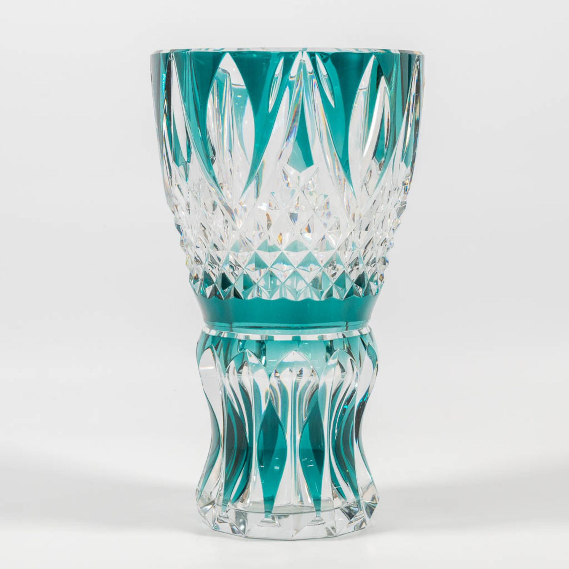 A large Val Saint Lambert crystal vase, marked with sticker and signature. - Image 3 of 13