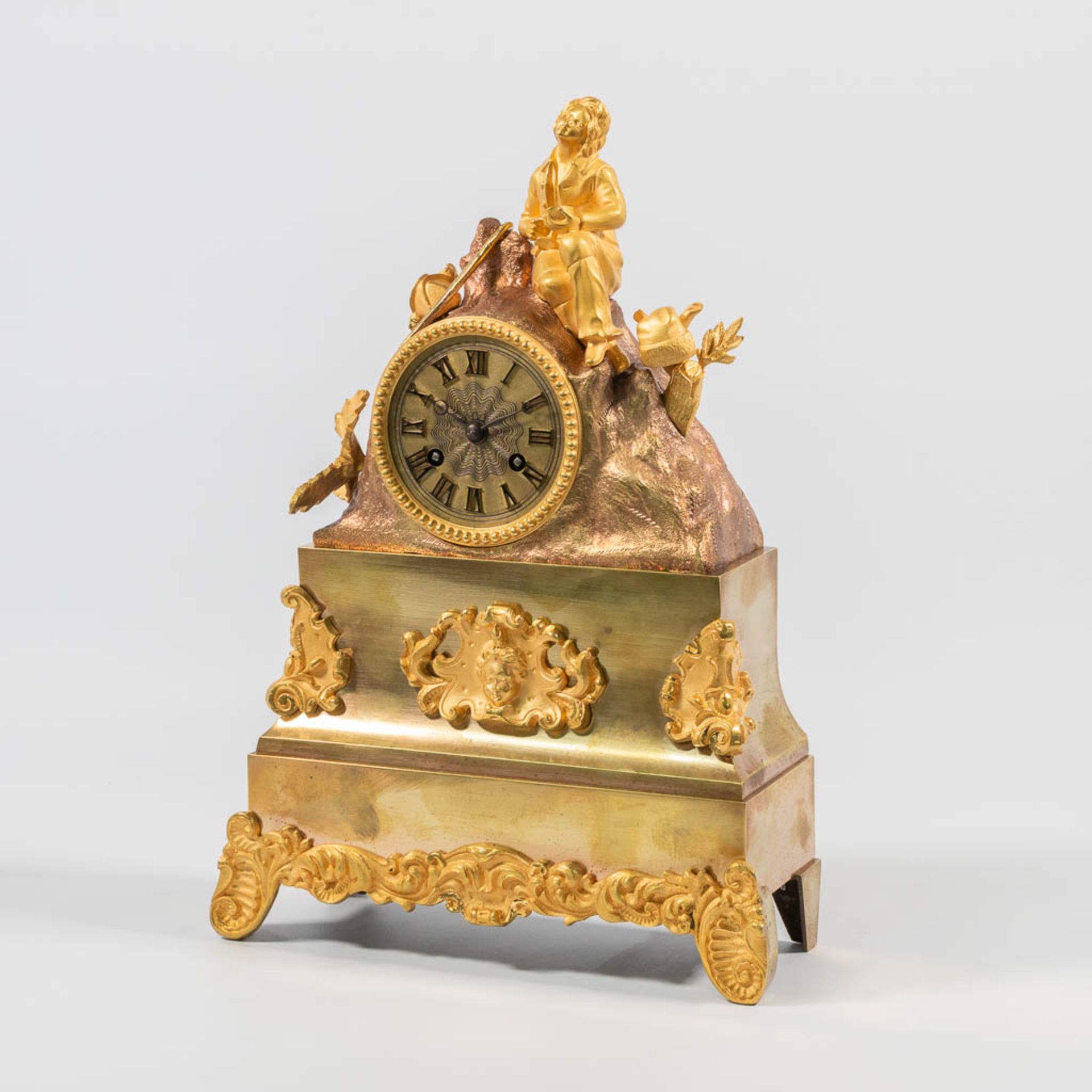 An Ormolu Bronze Mantle Clock with Romantic Scene - Image 6 of 13