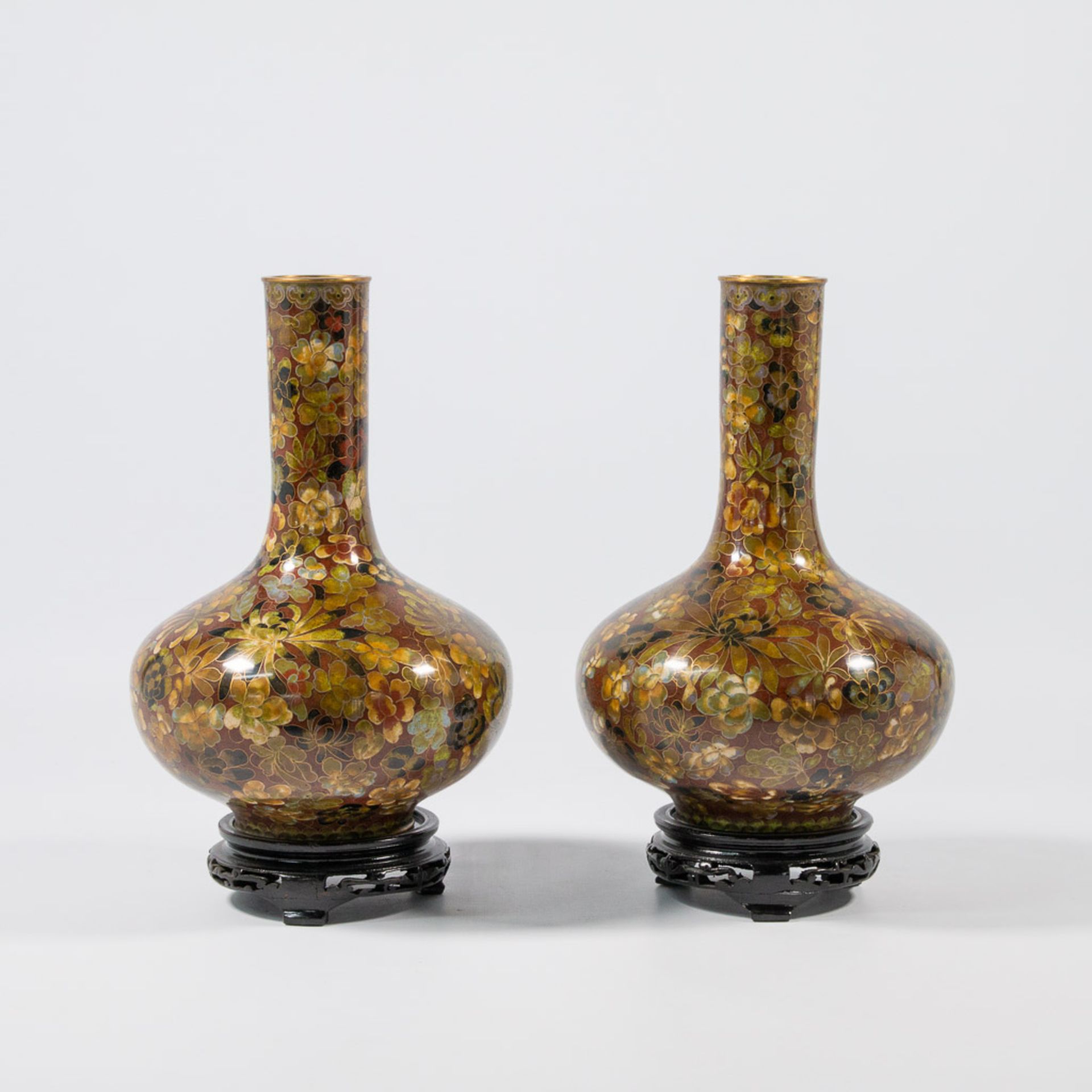 A pair of cloisonné vases - Image 3 of 12