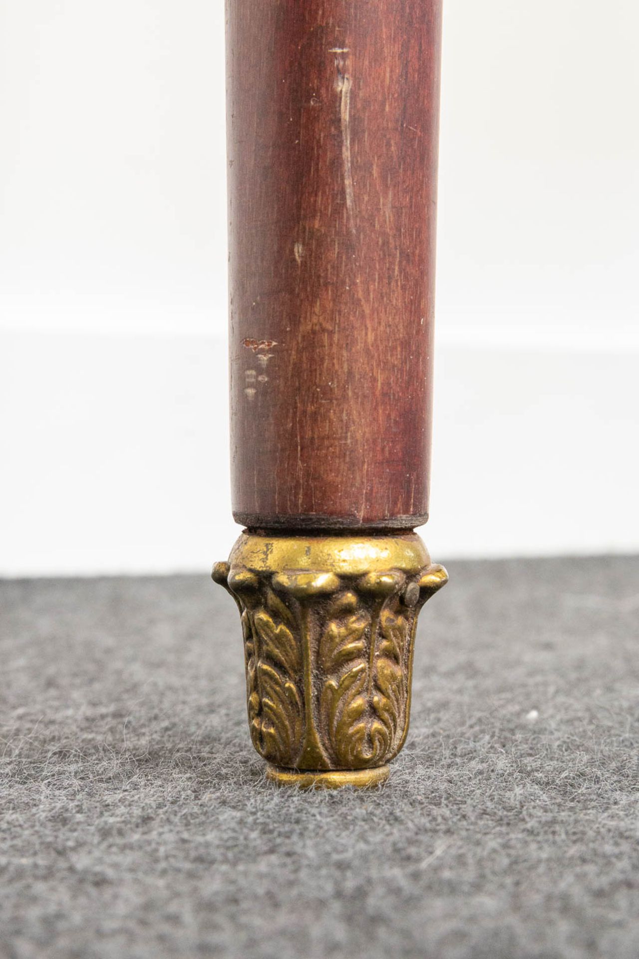 A console table with mirror, inlaid with marquetry, mounted with bronze and with a marble top. - Image 7 of 11