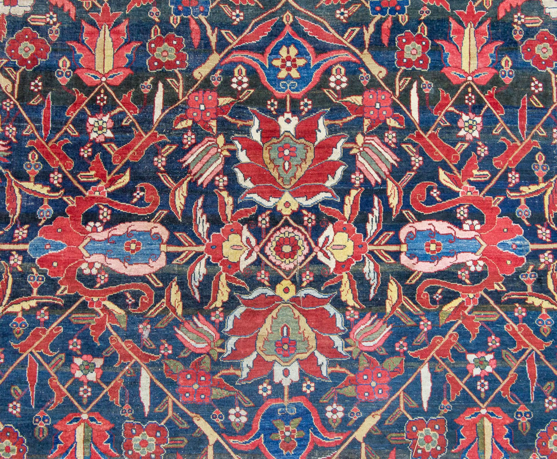 A large Bakhtiari hand-made oriental carpet. 555 x 343 - Bild 12 aus 15