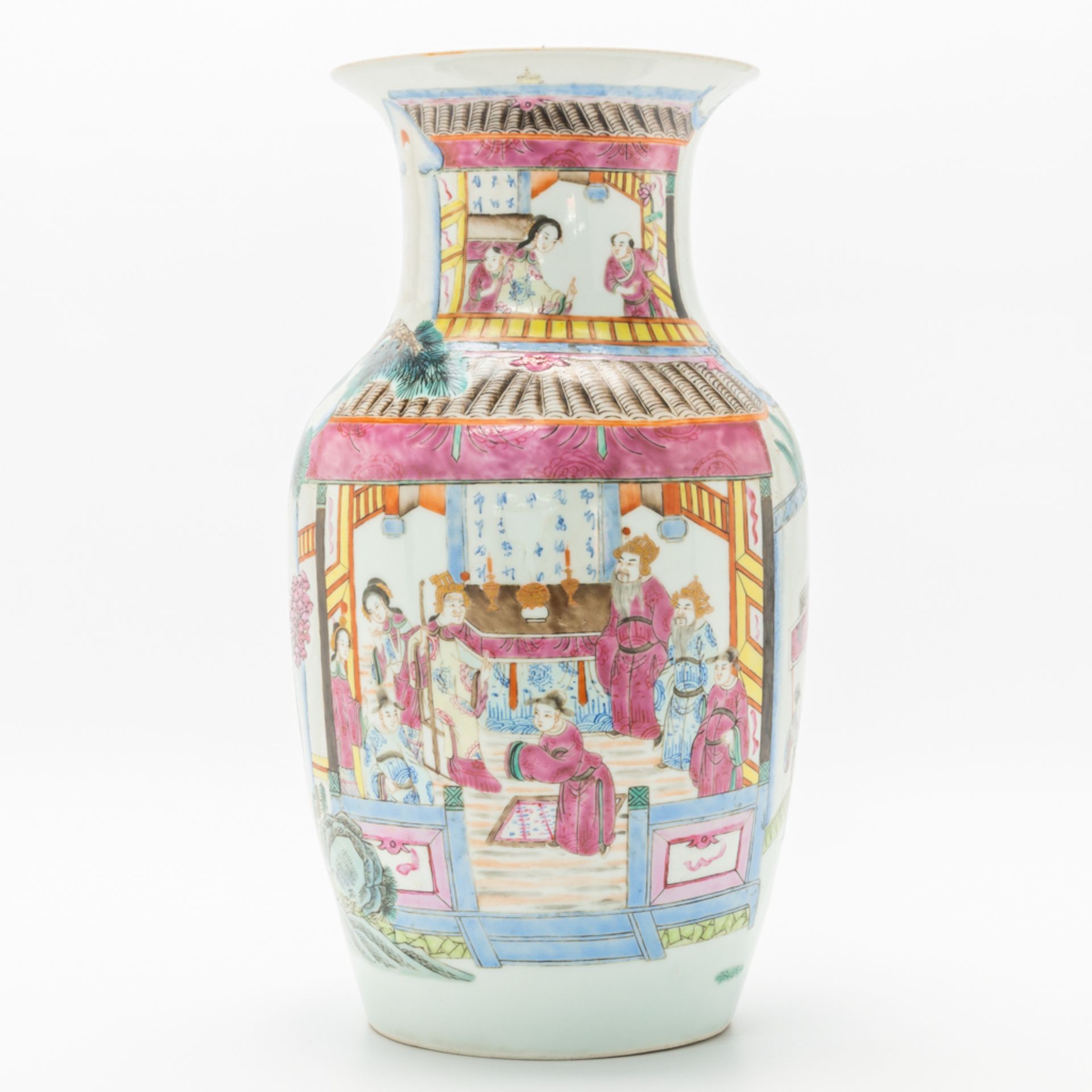 A Chinese vase with double decor of warriors and wise men. 19th/20th century. (36 x 19 cm)