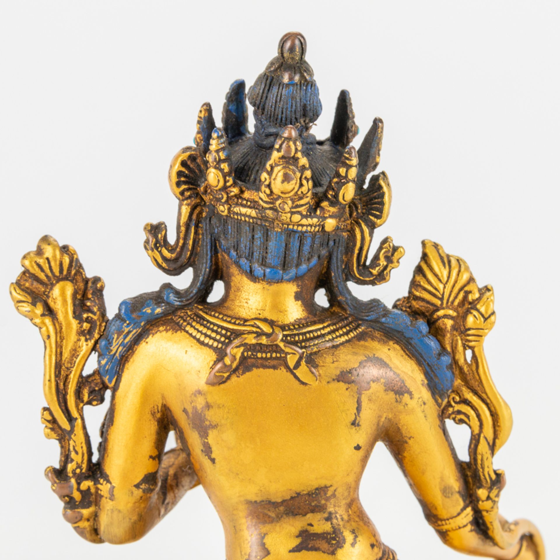 An Oriental bronze Guanyin. 19th/20th century. (9 x 12,5 x 20 cm) - Bild 12 aus 16
