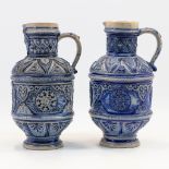 A collection of 2 Westerwald Pitchers with blue glaze, of which one has a Bartmann. (32 x 18 cm)