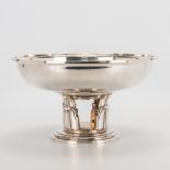 A silver plated tazza on an art deco base, marked Ercuis. (14 x 25 cm)