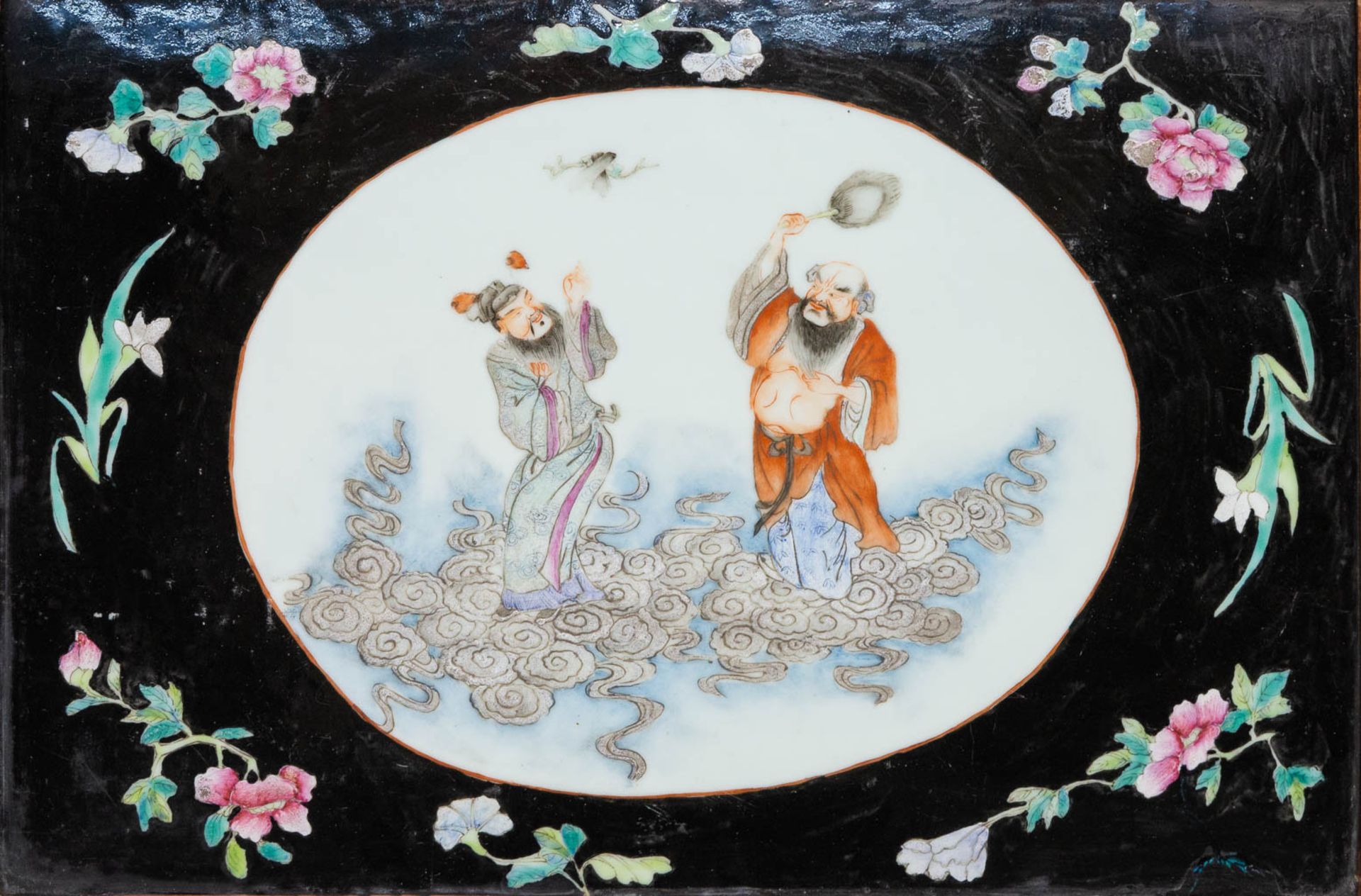 A pair of porcelain wall plaques Chinese porcelain, Famille noir with images of the immortals. 19th/ - Bild 11 aus 13
