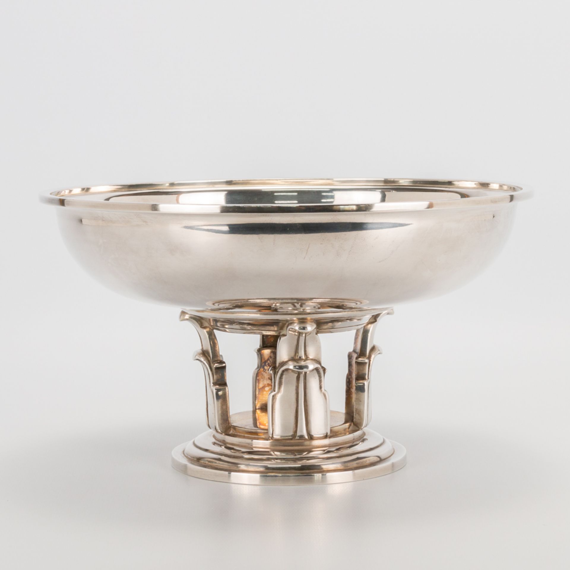 A silver plated tazza on an art deco base, marked Ercuis. (14 x 25 cm) - Bild 7 aus 12