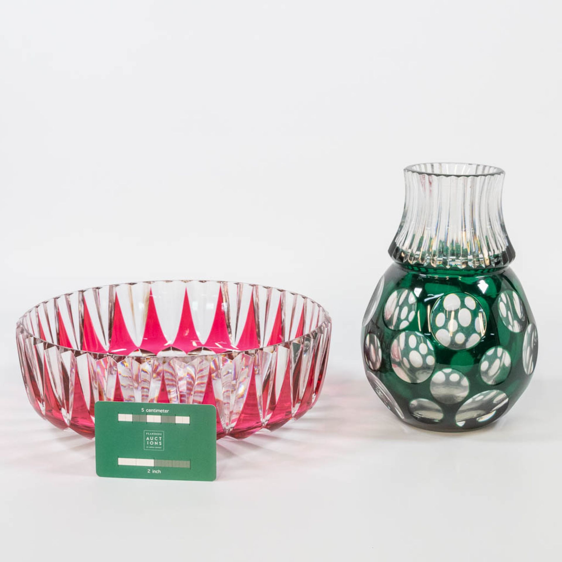 a vase and a bowl, made of cut crystal and marked Val Saint Lambert. (9 x 24,5 cm) - Image 5 of 13