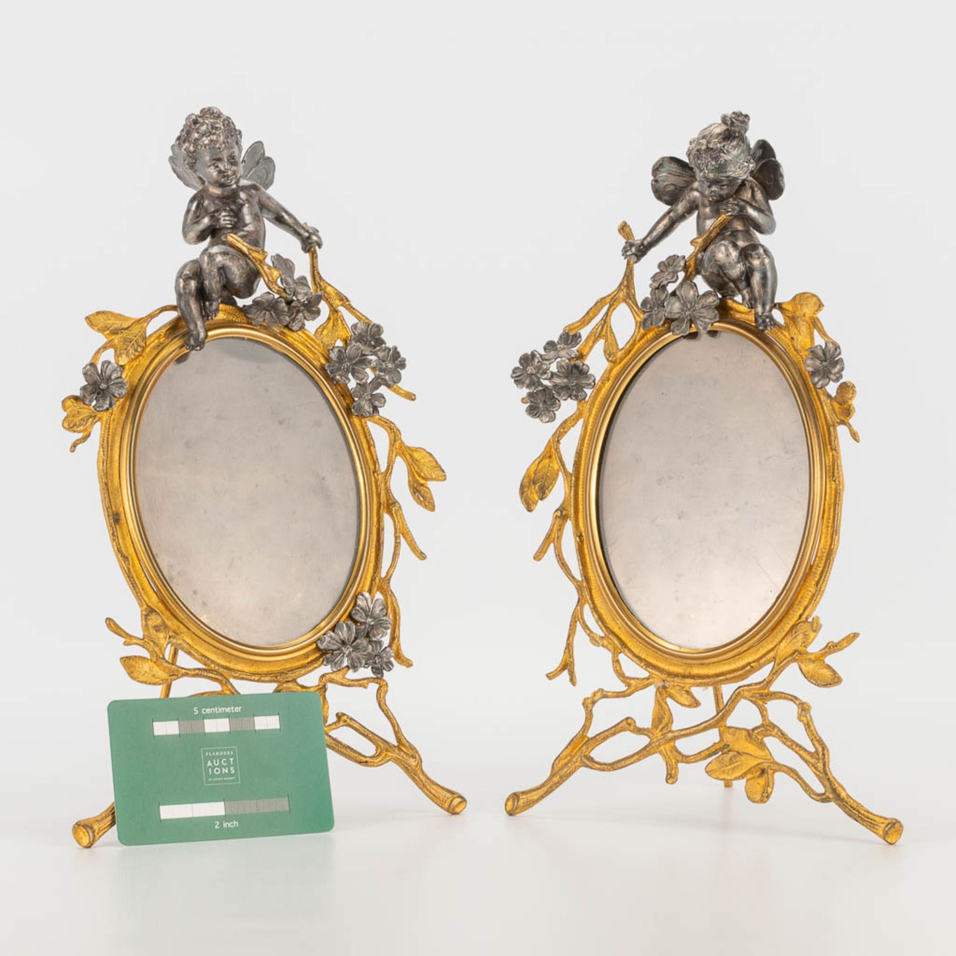 A pair of picture frames made of gold-plated bronze with silver-plated putti. 19th century. (17 x 29 - Bild 4 aus 14