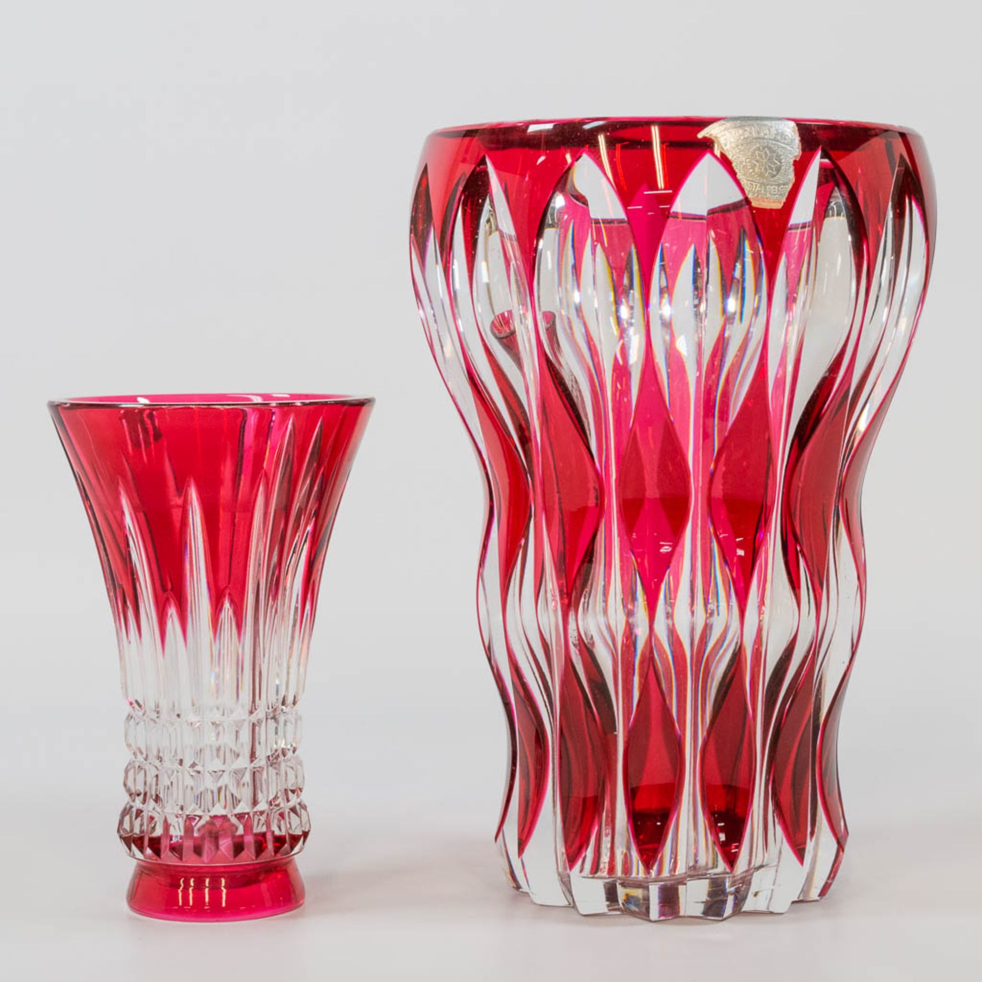 A collection of 2 vases made of cut crystal and marked Val Saint Lambert. (23 x 16 cm)