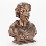 A wood sculptured bust of a holy figurine, 17th/18th century. (16 x 40 x 47 cm)
