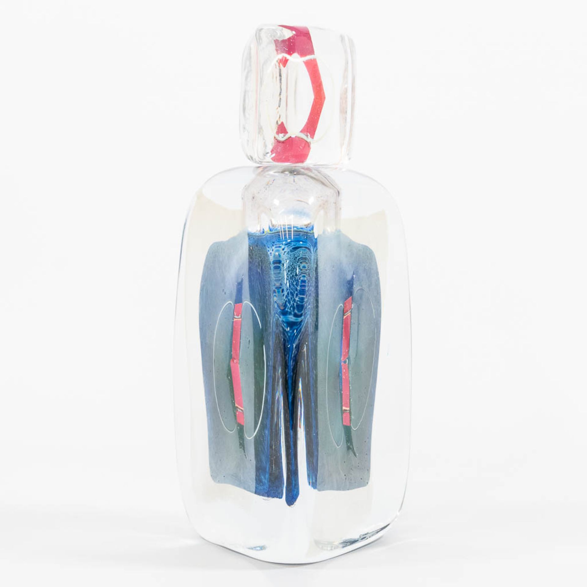 Nicolas MORIN (1959) A studio glass vase with stopper, marked on the base 2004. (9 x 10 x 21,5 cm) - Image 2 of 12