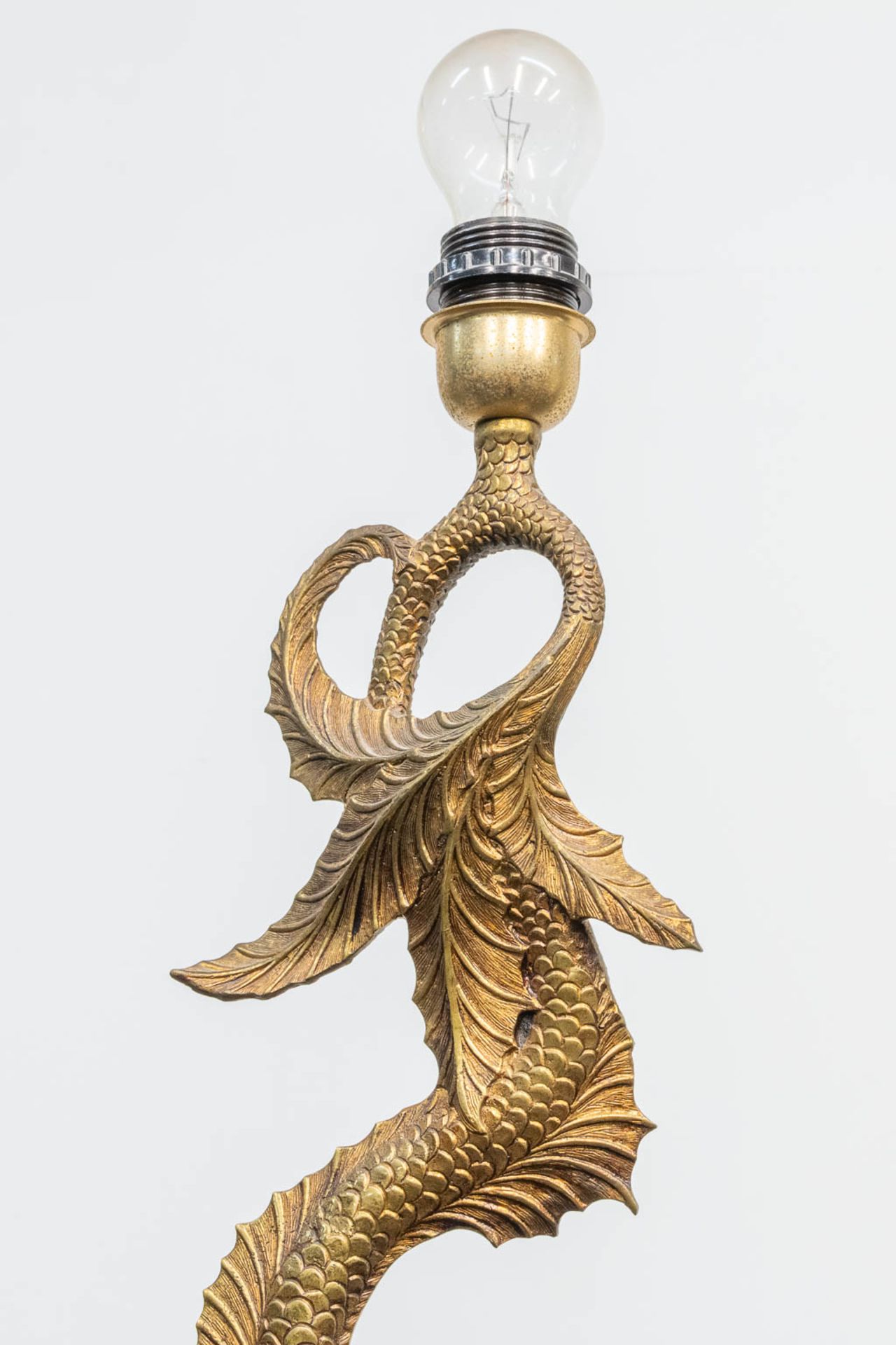 A table lamp made of bronze on a marble base in the shape of a fish. The second half of the 20th cen - Bild 7 aus 11