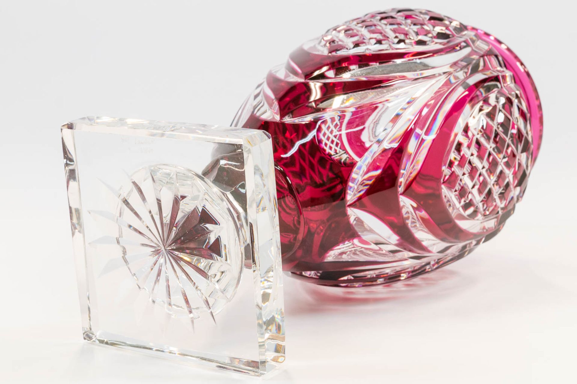 A collection of 2 exceptional and large Val Saint Lambert crystal vases, model Jupiter. Marked on ba - Image 24 of 31