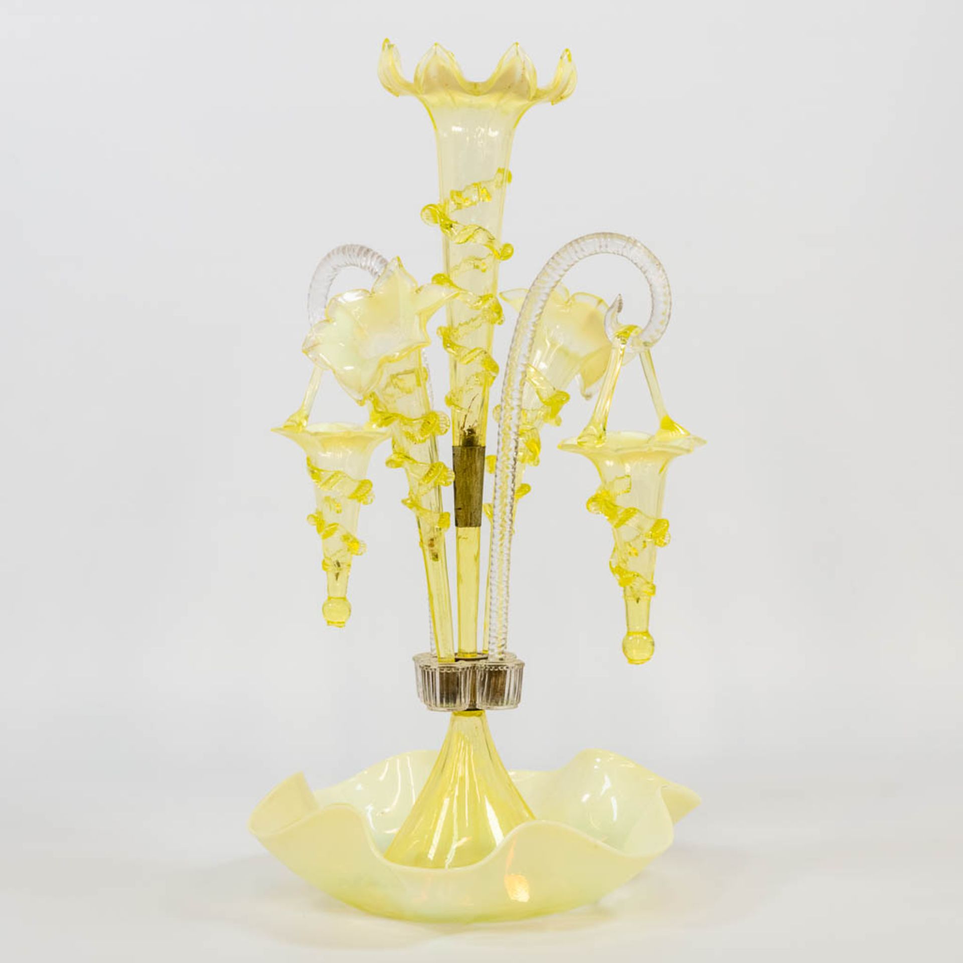 A yellow and clear glass table centrepiece pic-fleur, made in Murano, Italy. (25 x 28 x 45 cm) - Bild 7 aus 15