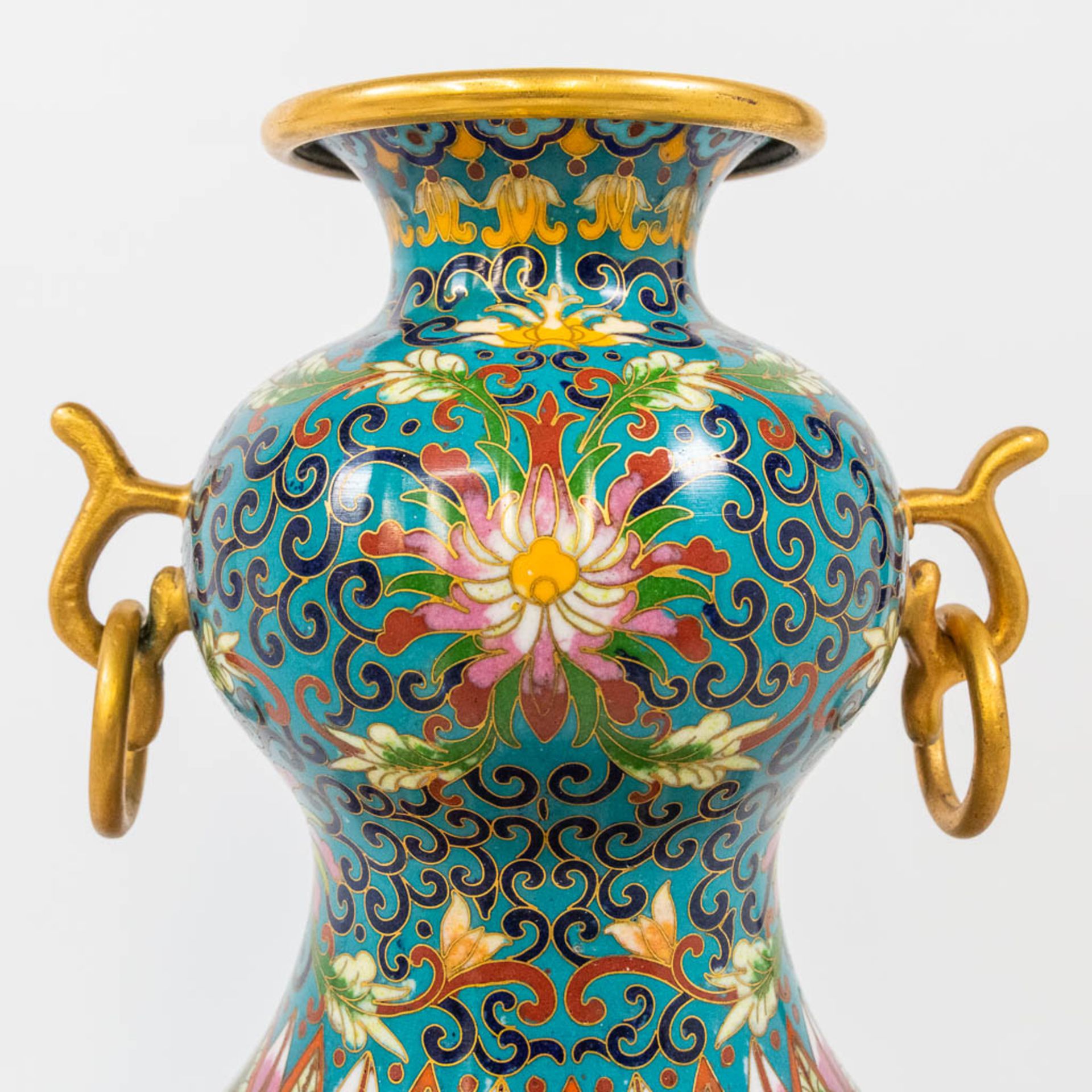 A pair of cloisonnŽ display vases and brons rings. The second half of the 20th century. (30,5 x 20 c - Bild 7 aus 12
