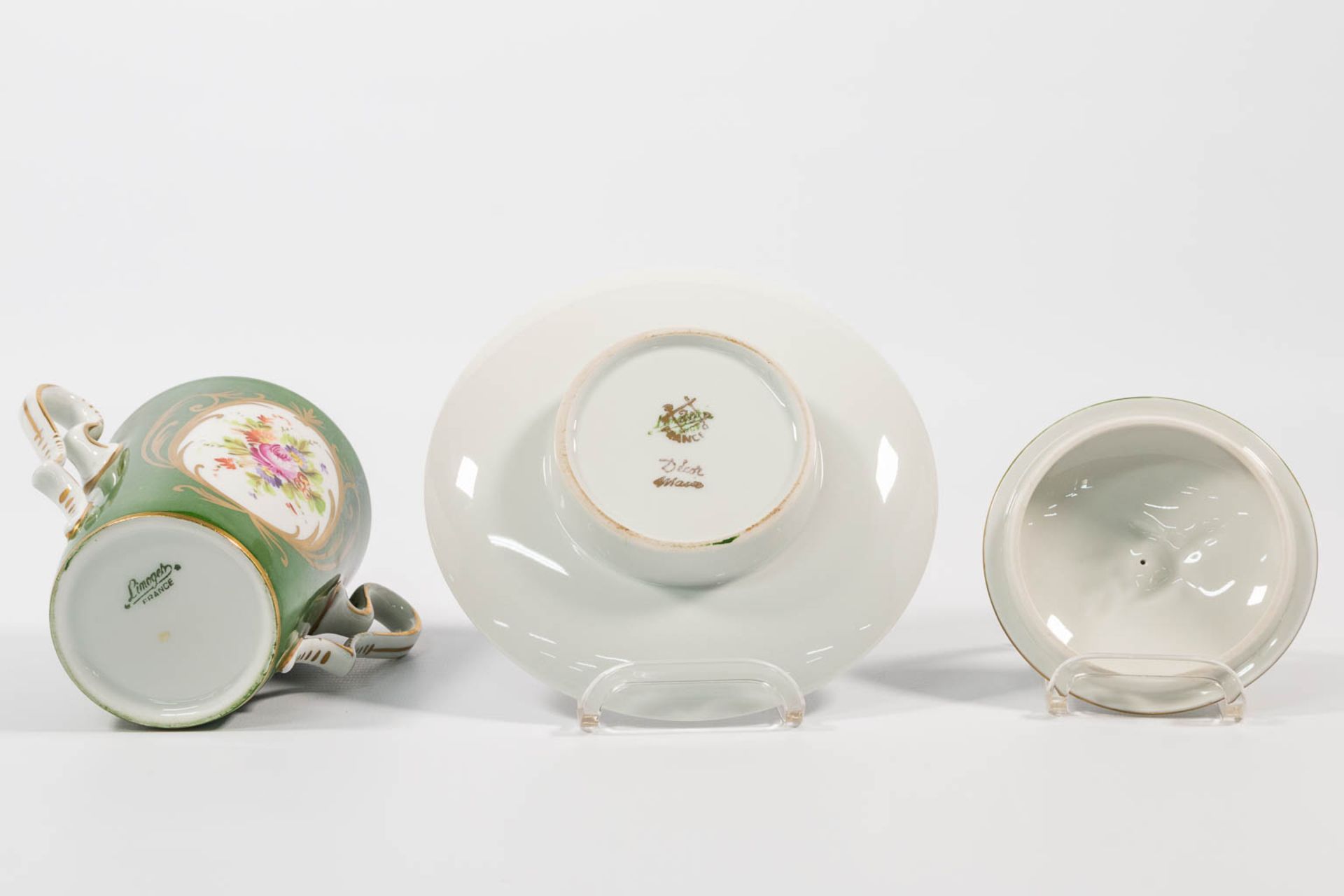 A tremble cup and sugarpot, made of hand-painted porcelain with a flower decor and marked JD Limoges - Bild 5 aus 11