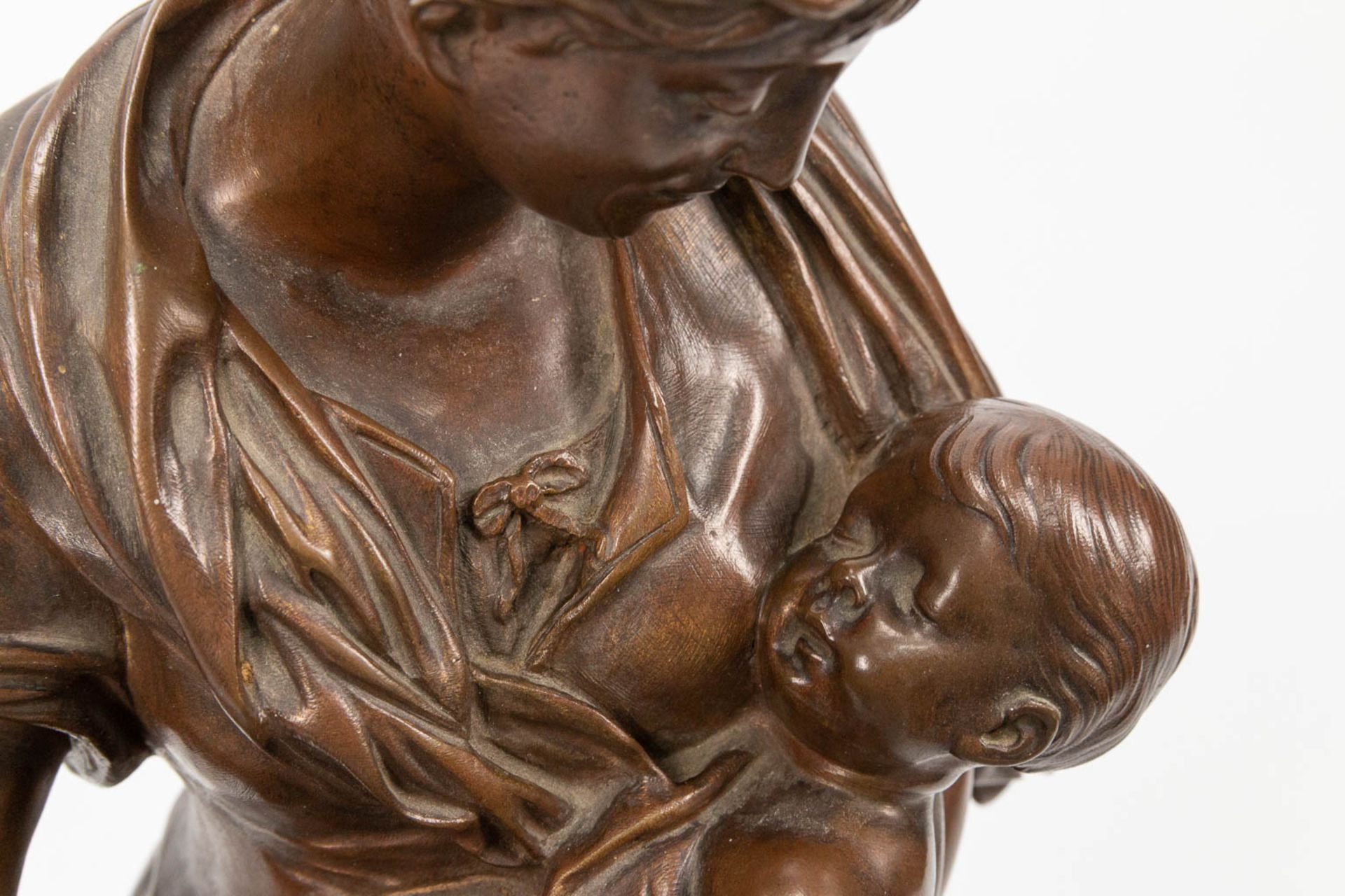 Luca MADRASSI (1848-1919) 'Maternity', a bronze statue of a mother with her child made around 1900.  - Bild 10 aus 12