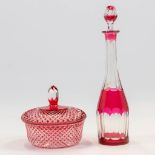 A carafe and candy jar made of cut crystal and Val Saint Lambert. (33 x 8 cm)