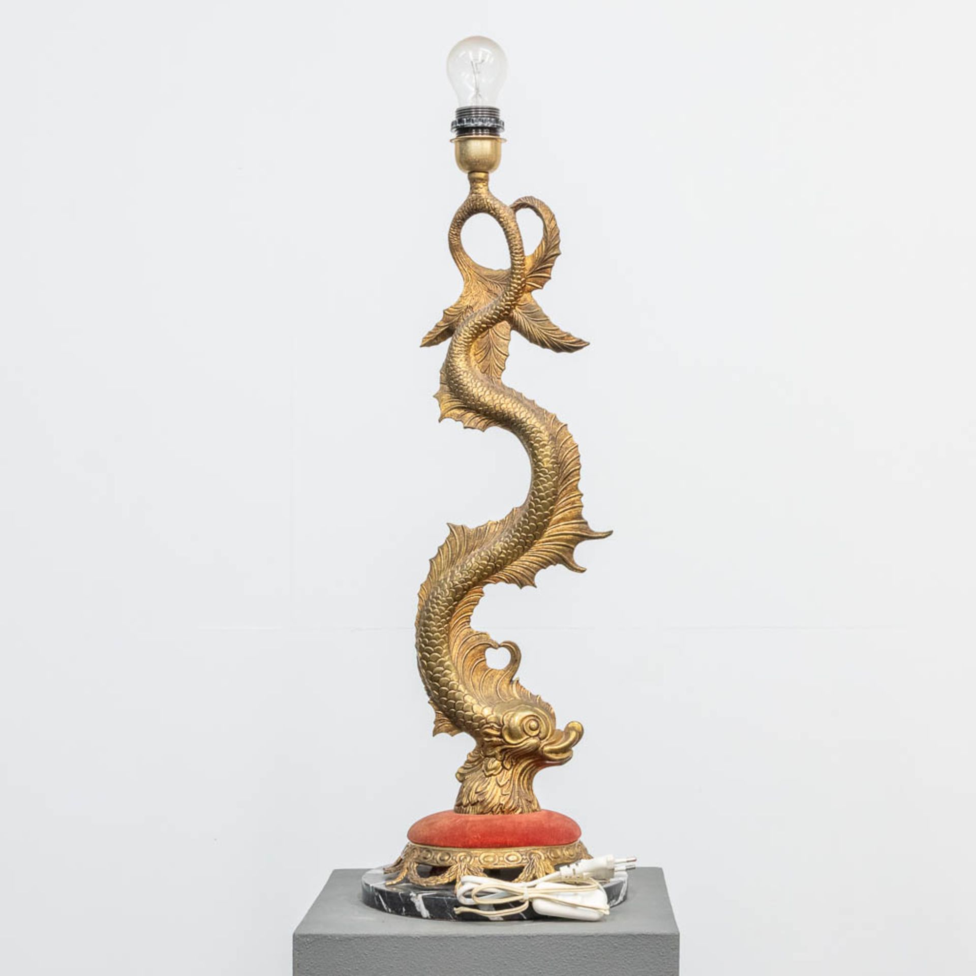 A table lamp made of bronze on a marble base in the shape of a fish. The second half of the 20th cen - Bild 10 aus 11