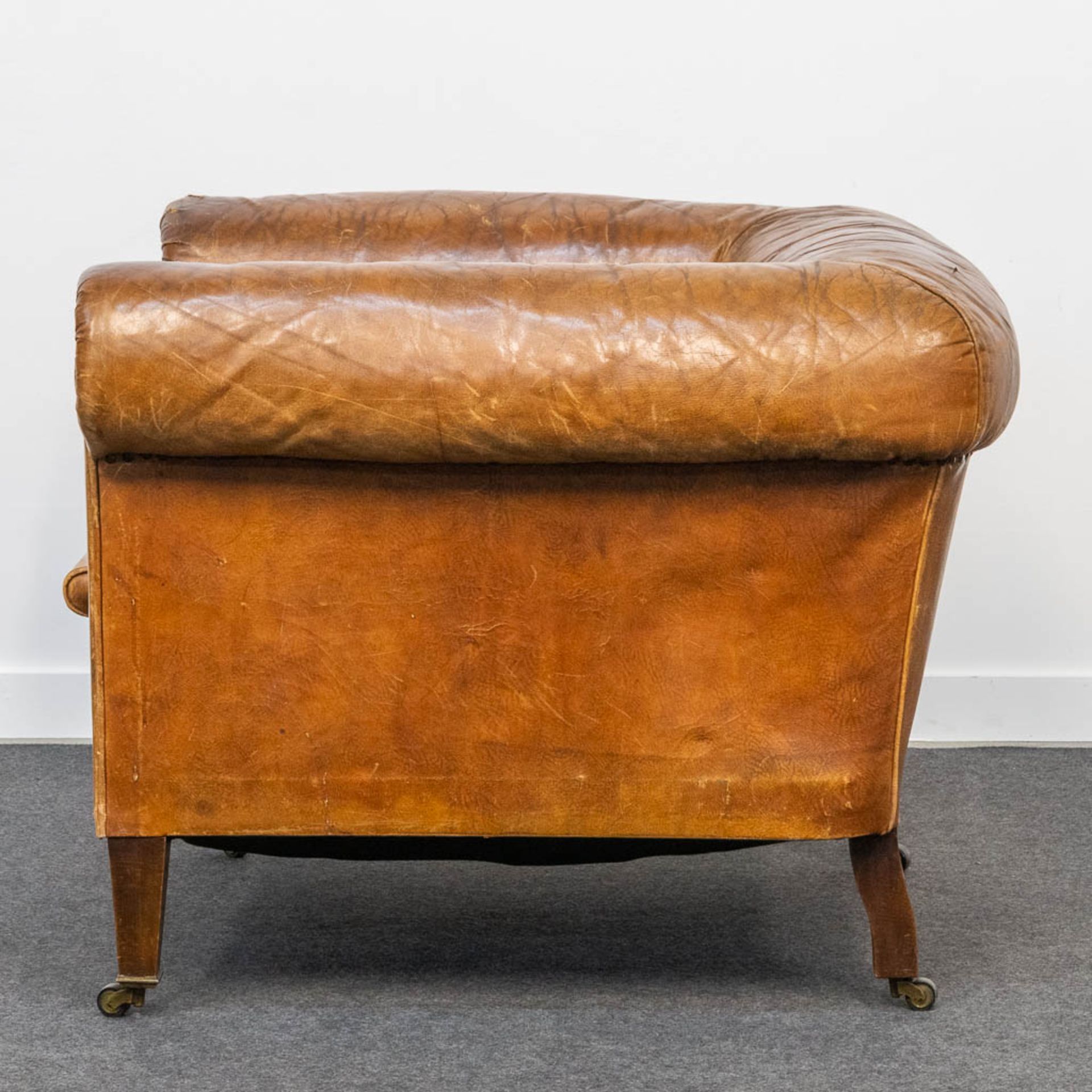 An antique leather club sofa. The first half of the 20th century. (85 x 88 x 70 cm) - Bild 4 aus 18