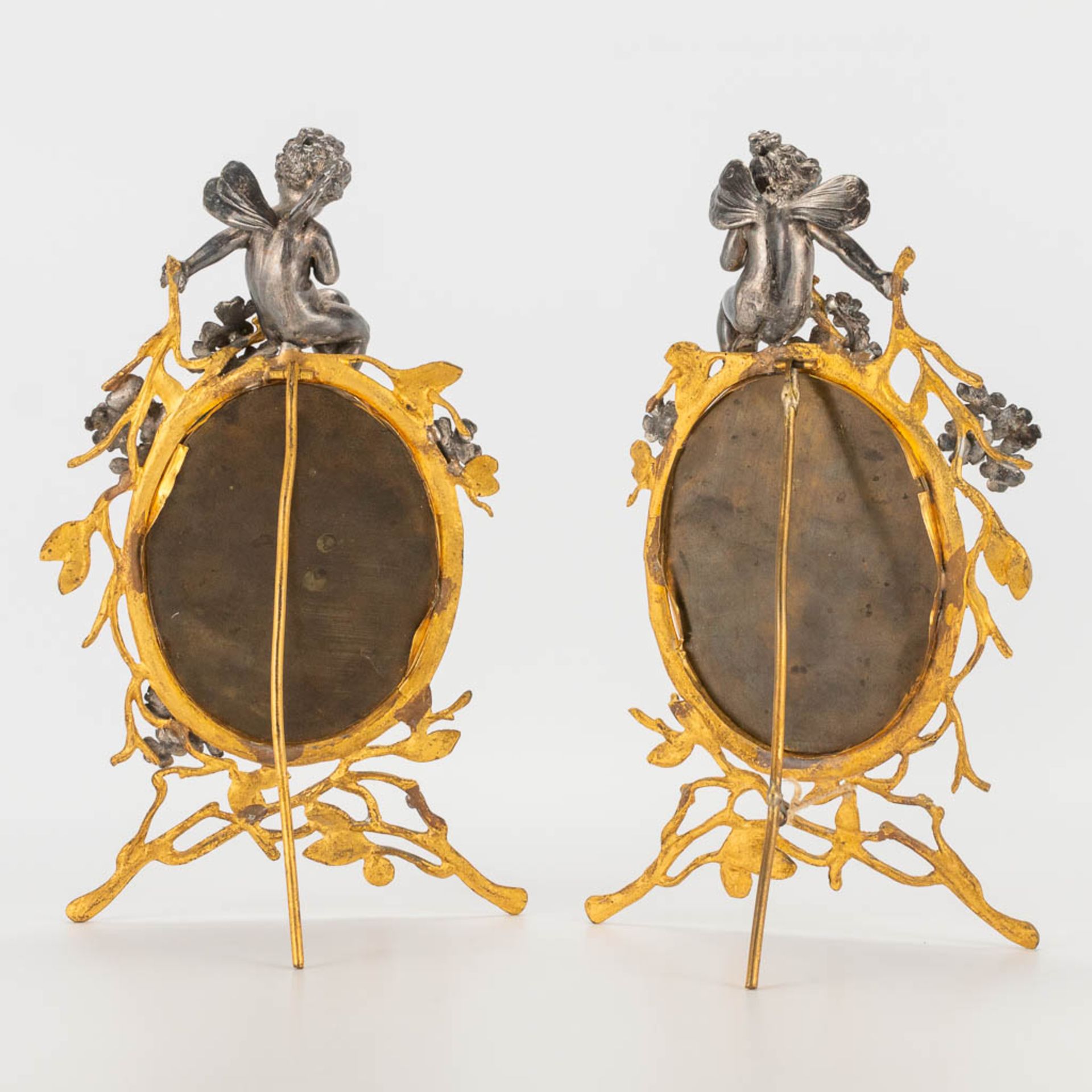 A pair of picture frames made of gold-plated bronze with silver-plated putti. 19th century. (17 x 29 - Bild 8 aus 14