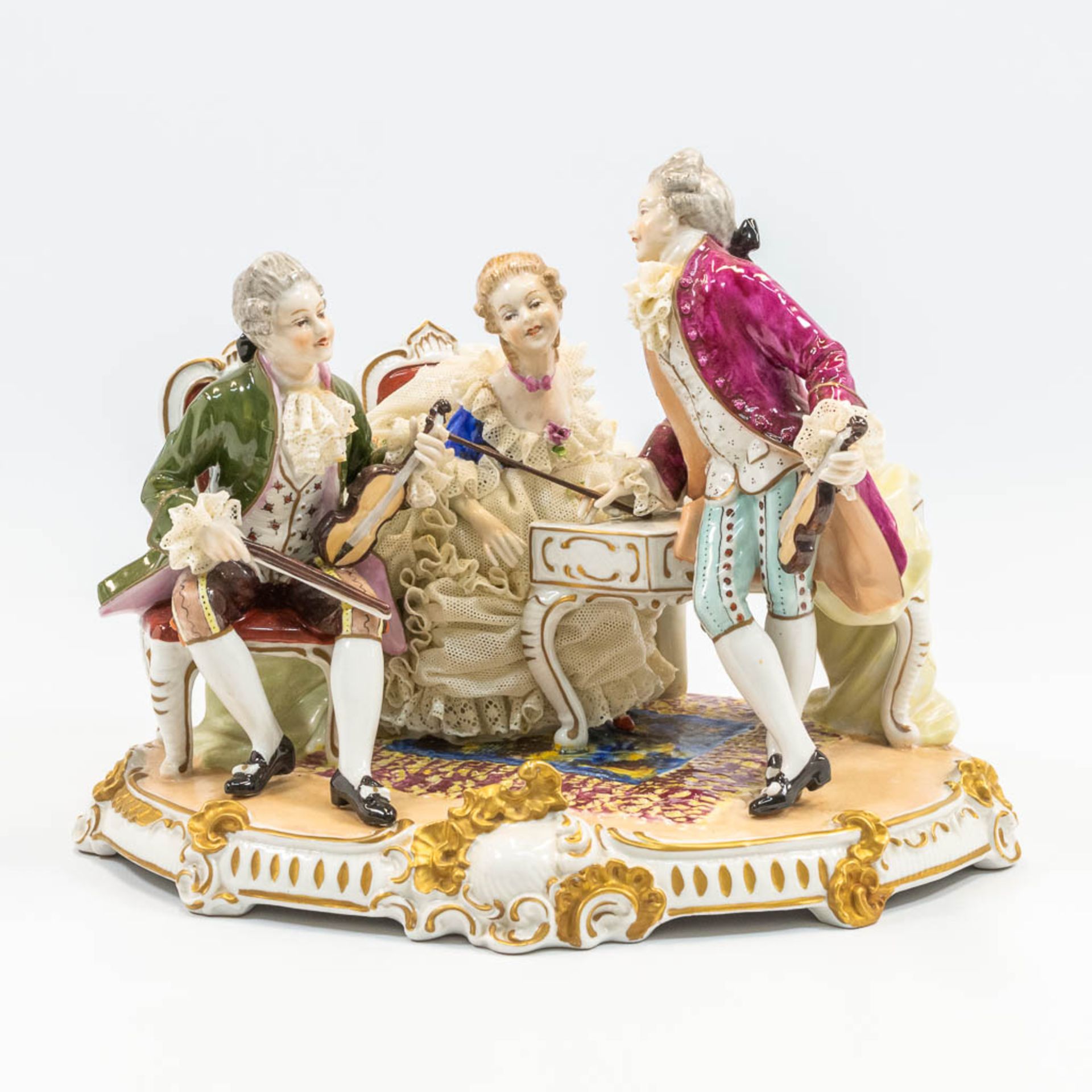 A collection of musicians, Unter Weiss Bach porcelain group. (22 x 29 x 21 cm)