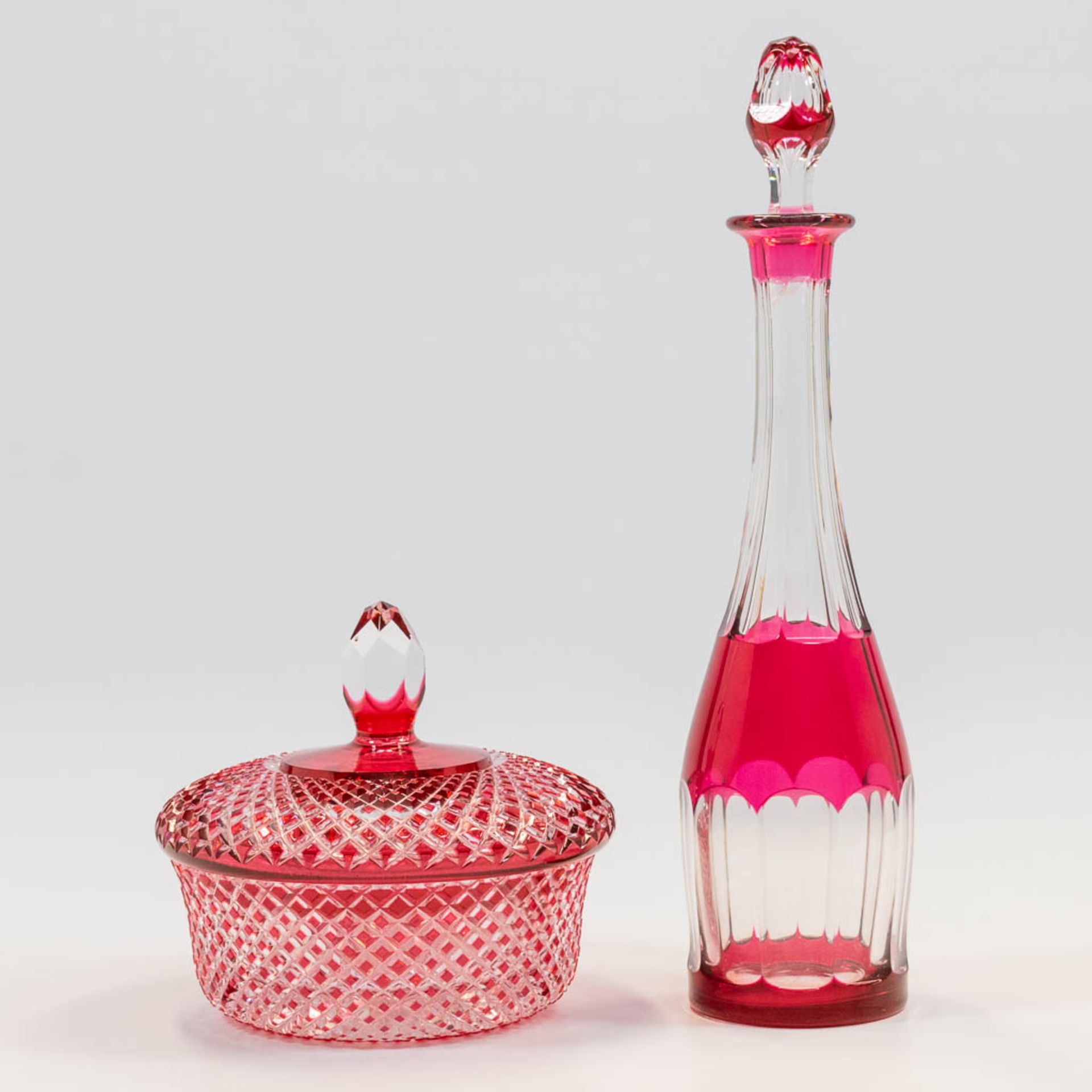 A carafe and candy jar made of cut crystal and Val Saint Lambert. (33 x 8 cm) - Bild 7 aus 9