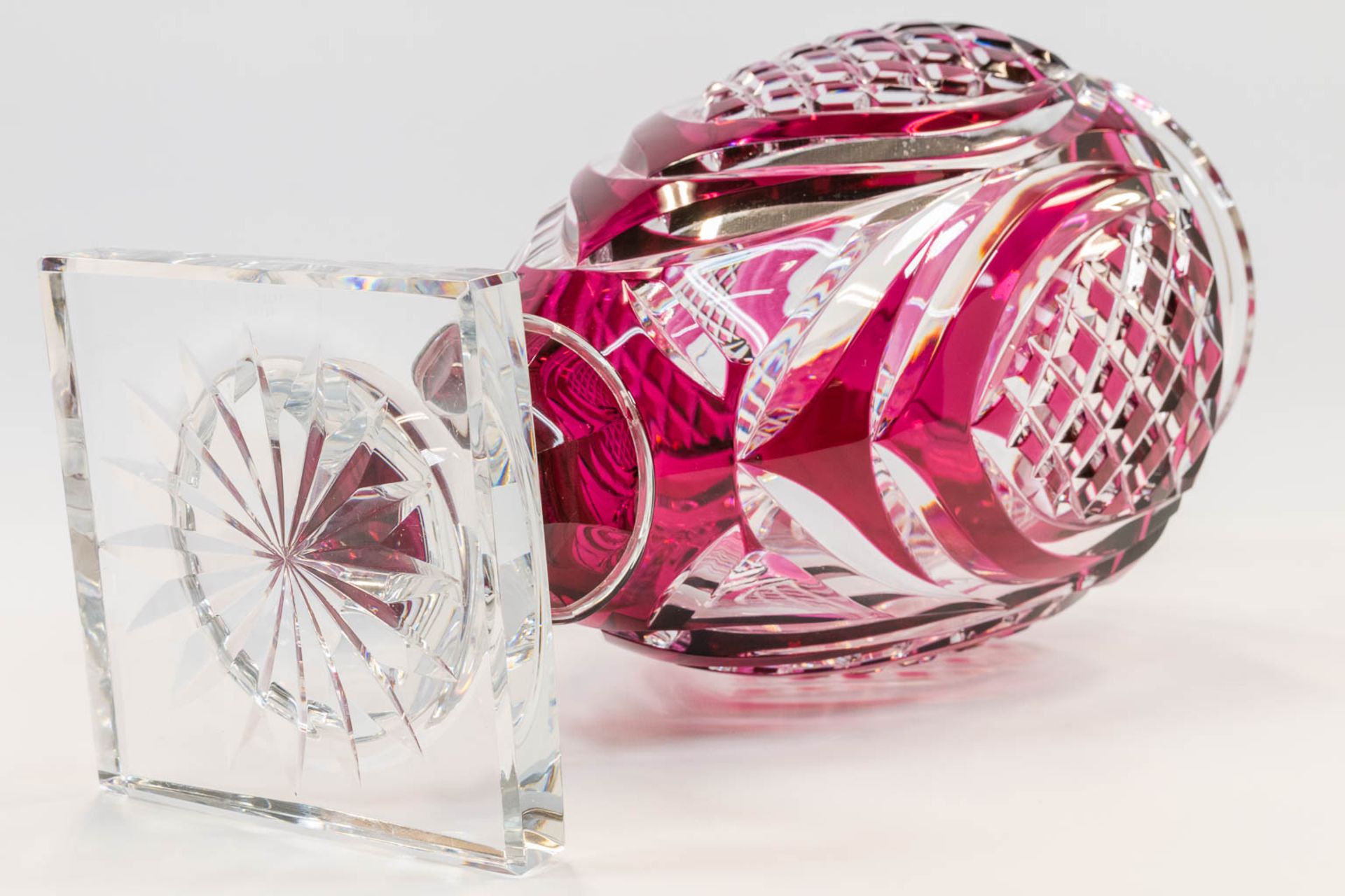 A collection of 2 exceptional and large Val Saint Lambert crystal vases, model Jupiter. Marked on ba - Image 25 of 31