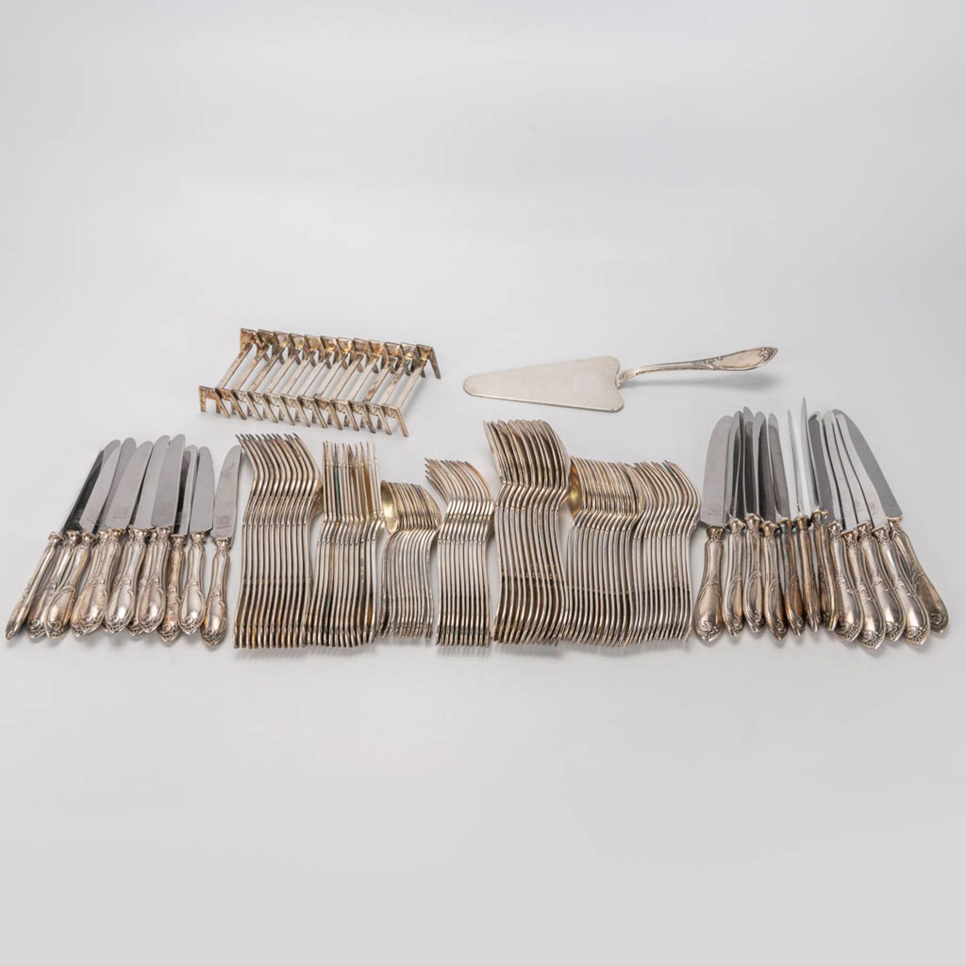 A silver-plated flatware cutler, Wiskemann Brussels, 94-pieces, Art Nouveau style.  - Bild 10 aus 25