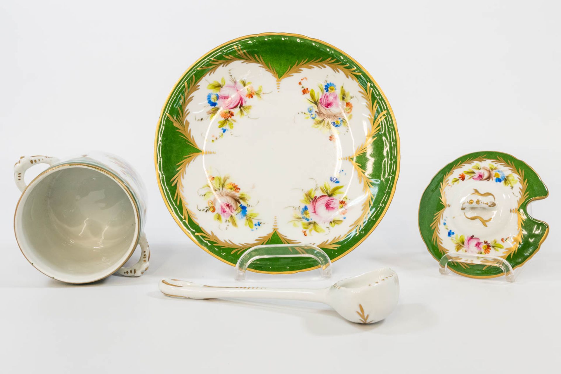 A tremble cup and sugarpot, made of hand-painted porcelain with a flower decor and marked JD Limoges - Bild 10 aus 11