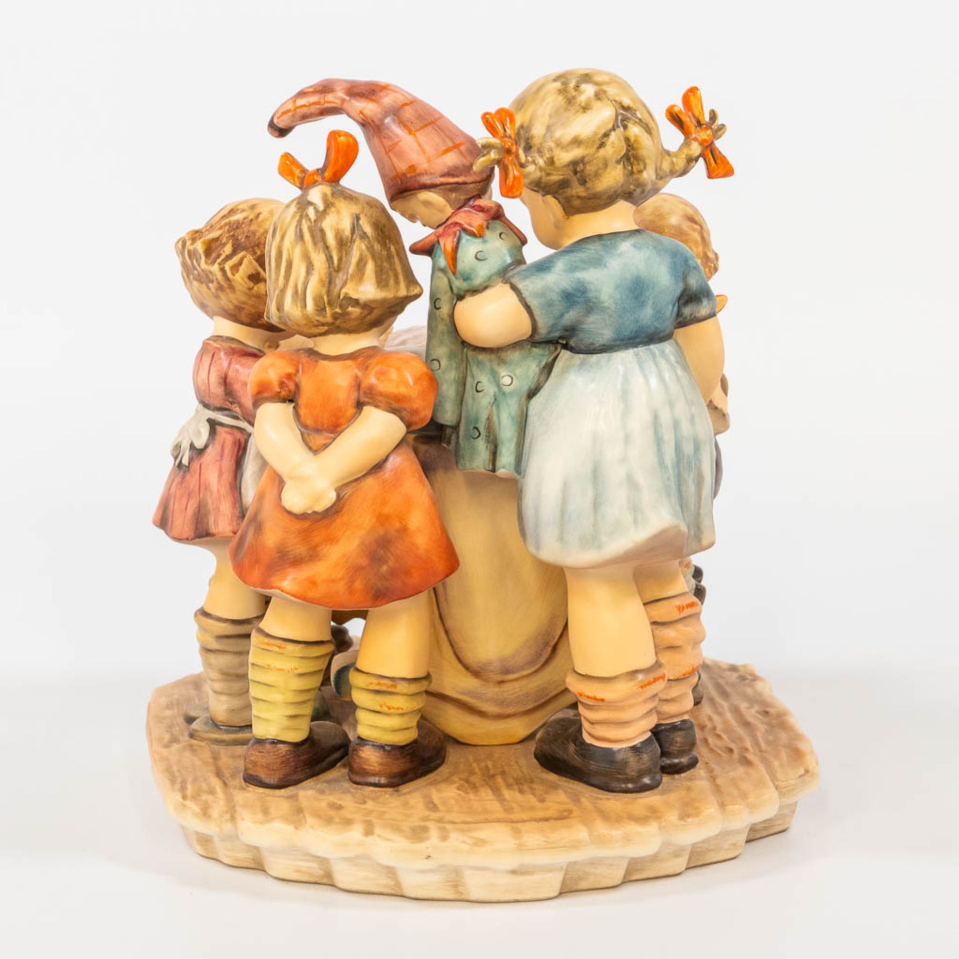 A Hummel porcelain statue The century collection 1994 number 574. (19 x 16,5 x 19 cm) - Image 4 of 11