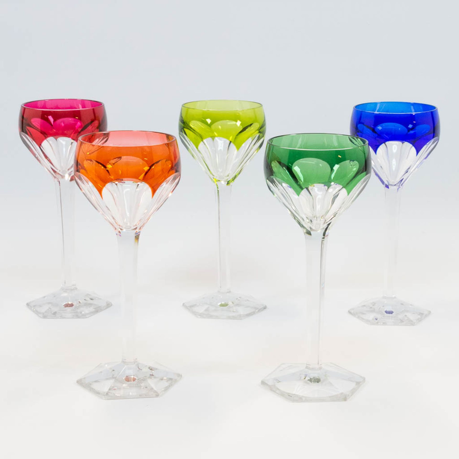 A collection of 5 cut crystal glasses in bright colours, made by Val Saint Lambert. (19 x 8 cm)