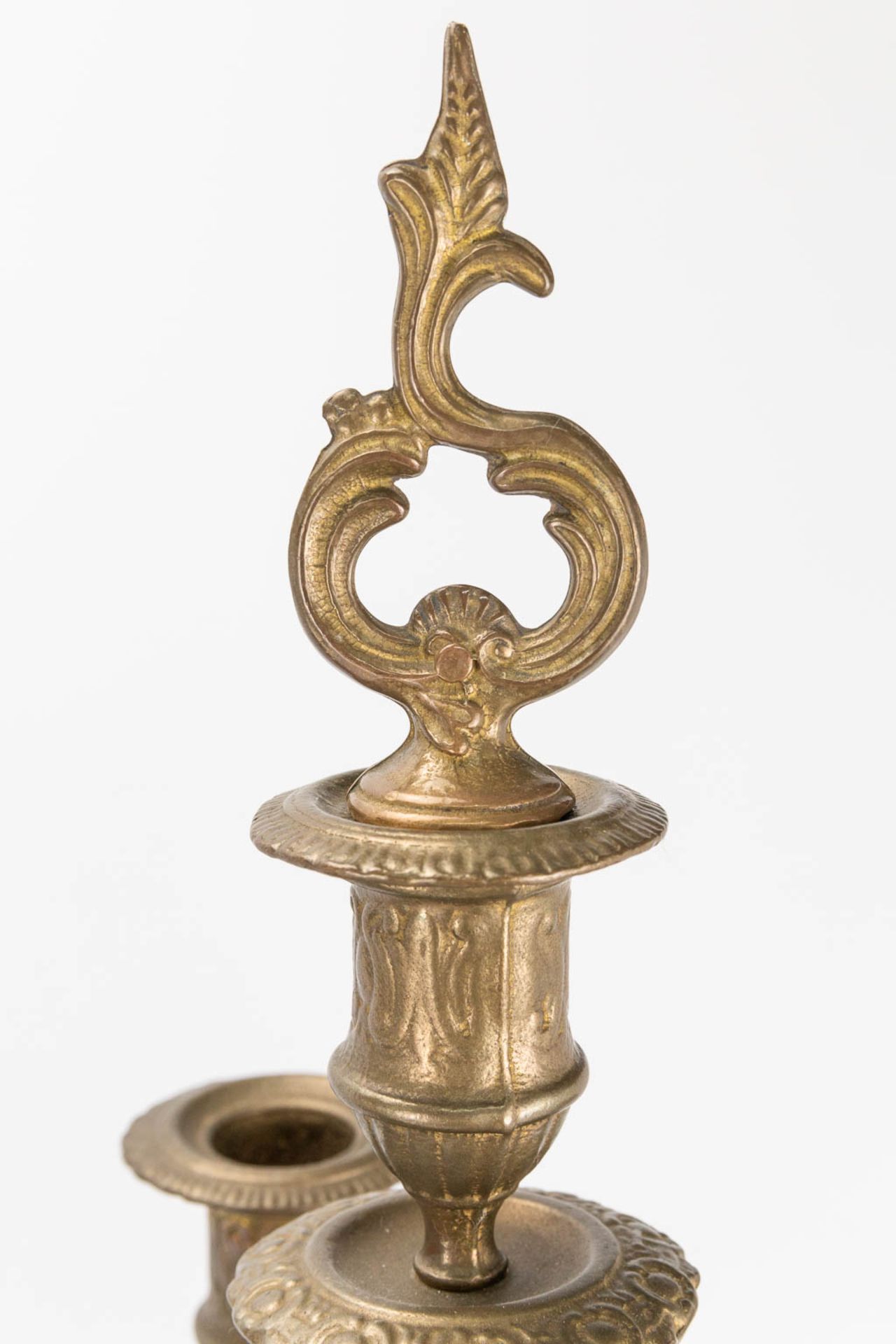 A bronze 3-piece garniture with clock and candelabra. The second half of the 20th century. (22 x 22 - Image 4 of 16