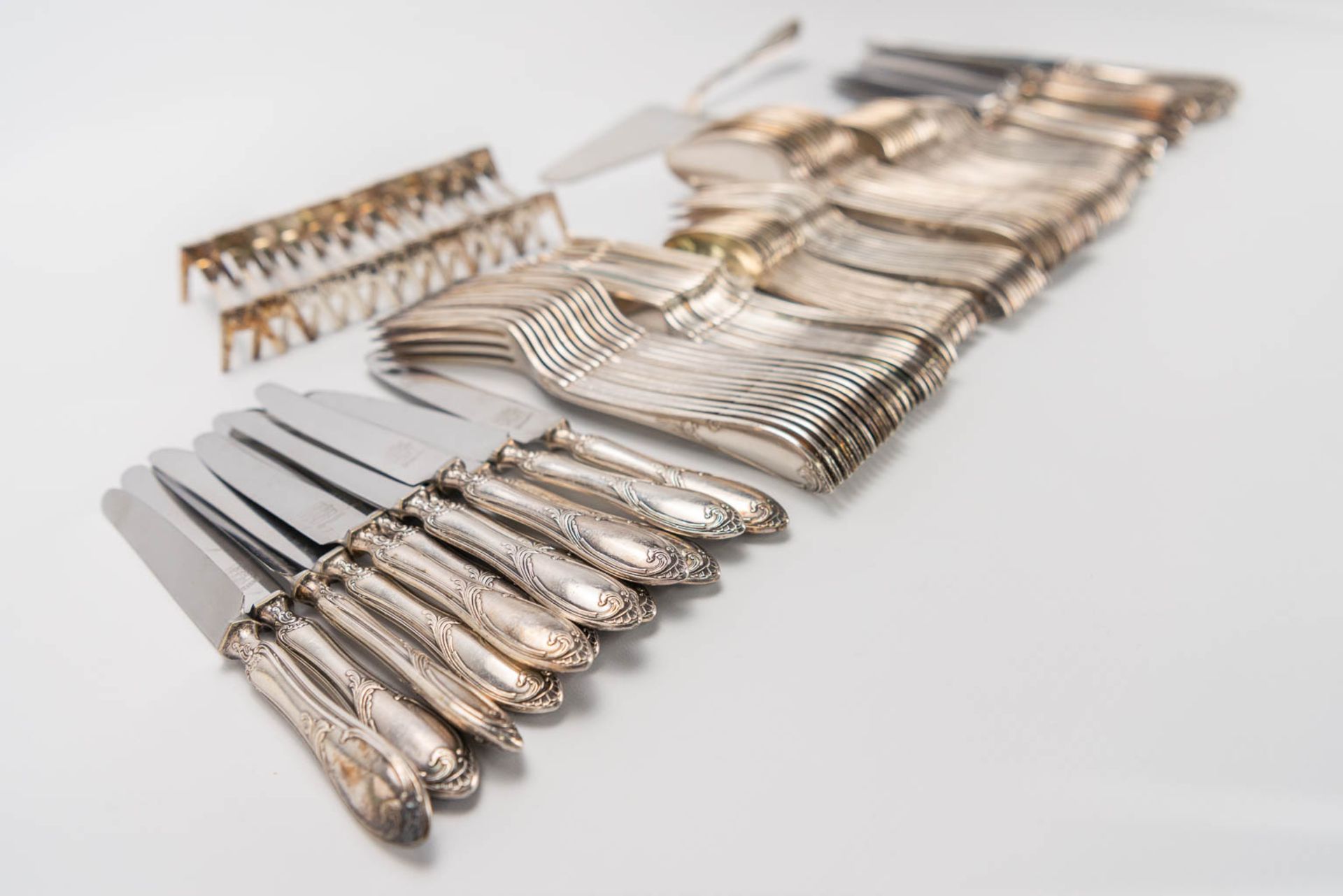 A silver-plated flatware cutler, Wiskemann Brussels, 94-pieces, Art Nouveau style.  - Bild 12 aus 25